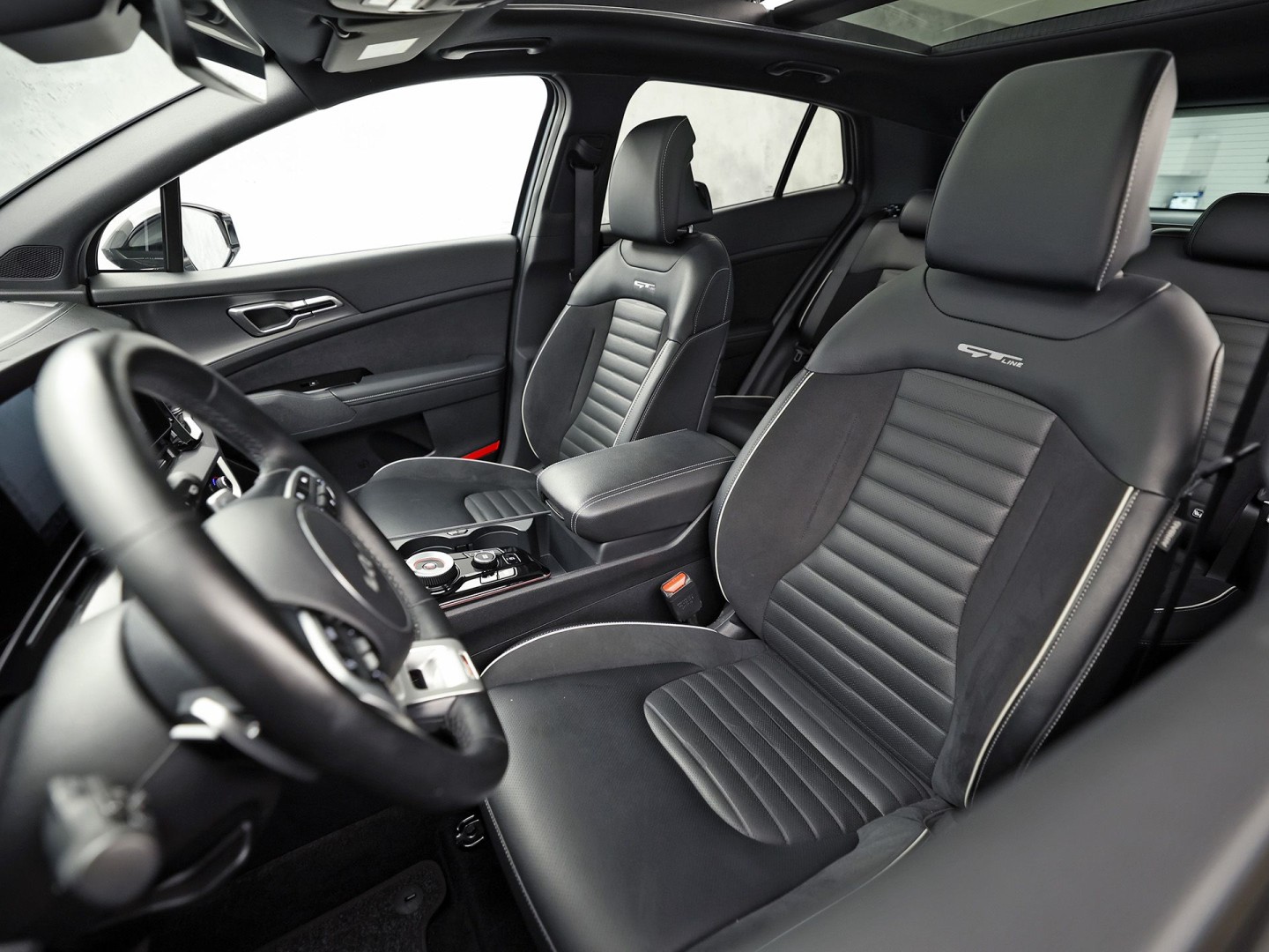 Kia Sportage 1.6 T-GDi MHEV GT-Line Edition Automaat 150Pk (PANORAMADAK, APPLE CARPLAY, STOELKOELING/VERWARMING, 360 CAMERA, ELEK BESTUURDERSSTOEL, LM VELGEN, NIEUWE APK, NIEUWSTAAT)