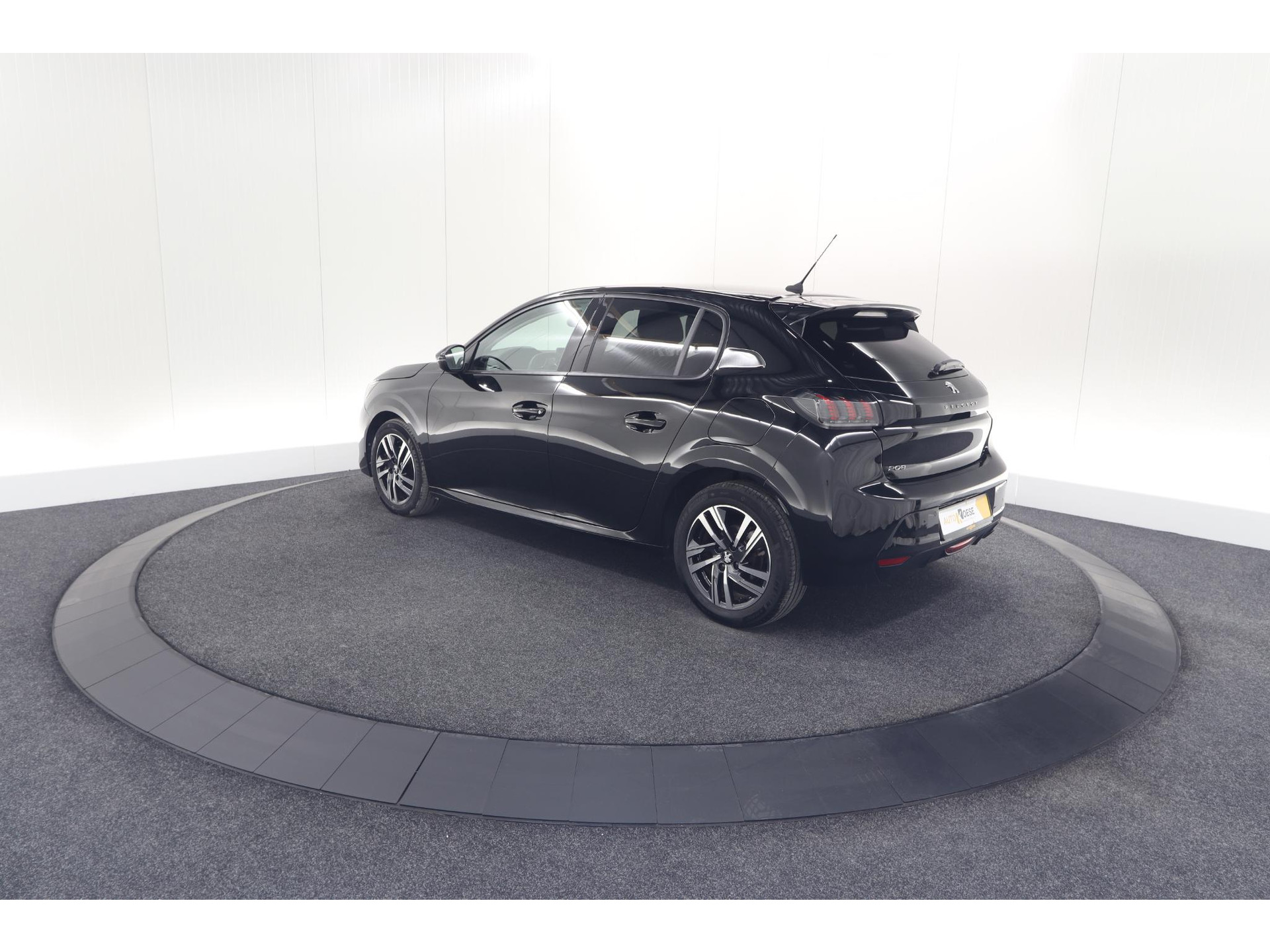 Peugeot 208 PureTech 100 Allure Pack | Camera | Apple Carplay | Stoelverwarming | Parkeersensoren