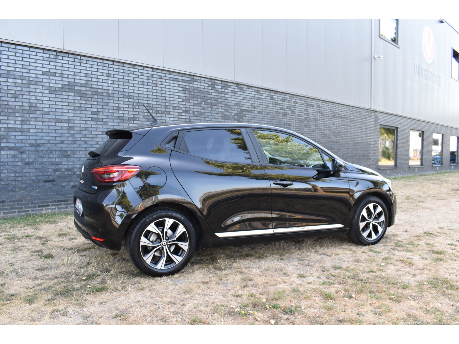 Renault Clio 1.6 E-Tech Hybrid 145 Evolution Hybride Automaat  Navigatie