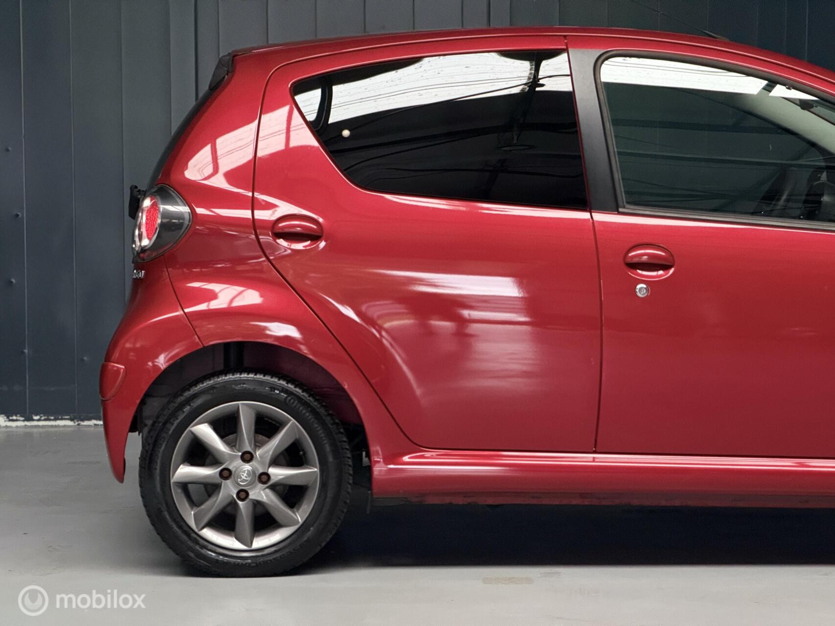 Toyota Aygo 1.0-12v Aspiration Red Navigator|Automaat|NAP|Navi