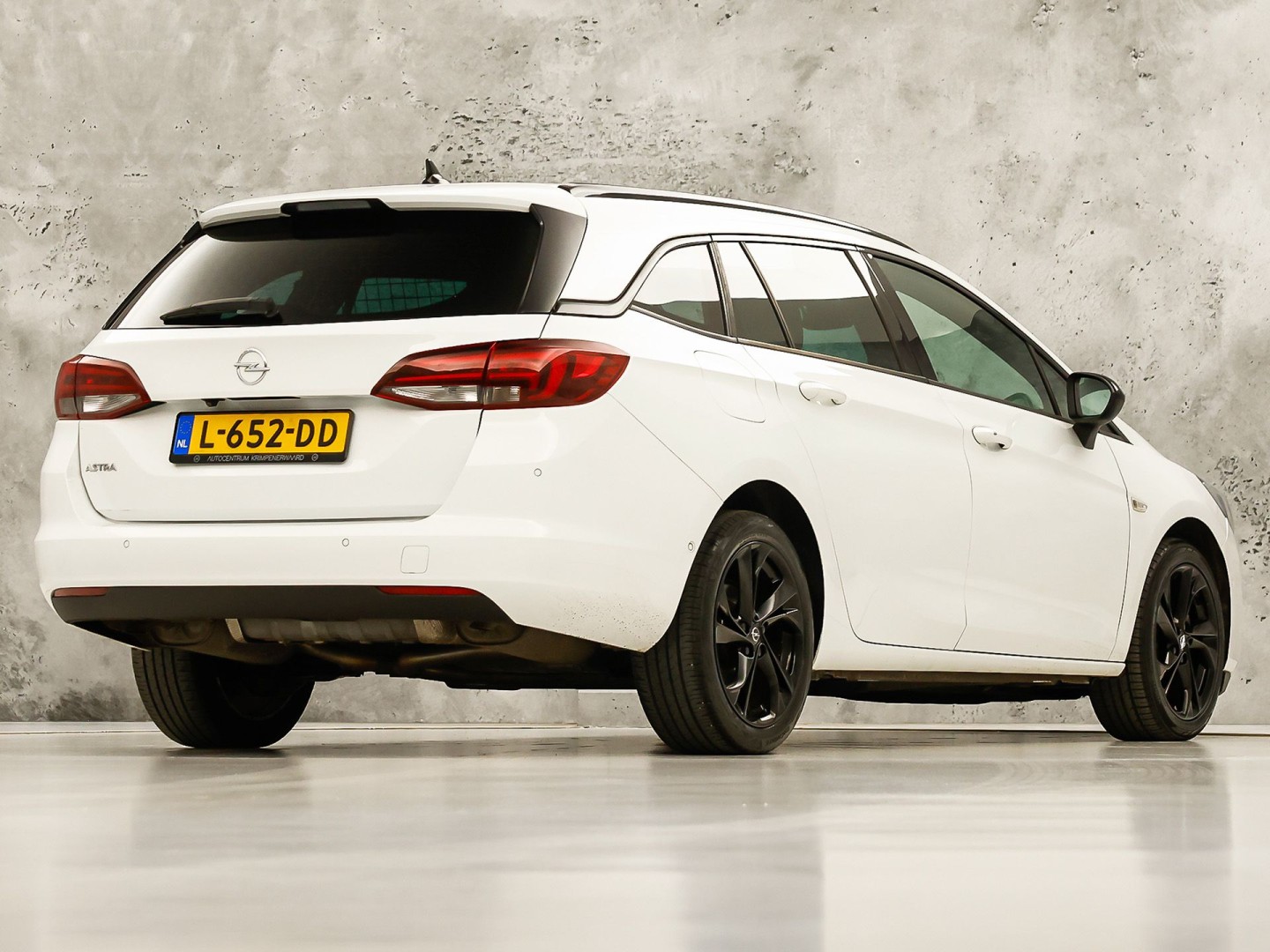 Opel Astra Sports Tourer 1.4 Ultimate 145Pk Automaat (VIRTUAL COCKPIT, APPLE CARPLAY, GROOT NAVI, LEDER/ALCANTARA, CAMERA, SPORTSTOELEN, GETINT GLAS, ZWART HEMEL, ADAPTIVE CRUISE, NIEUWSTAAT)