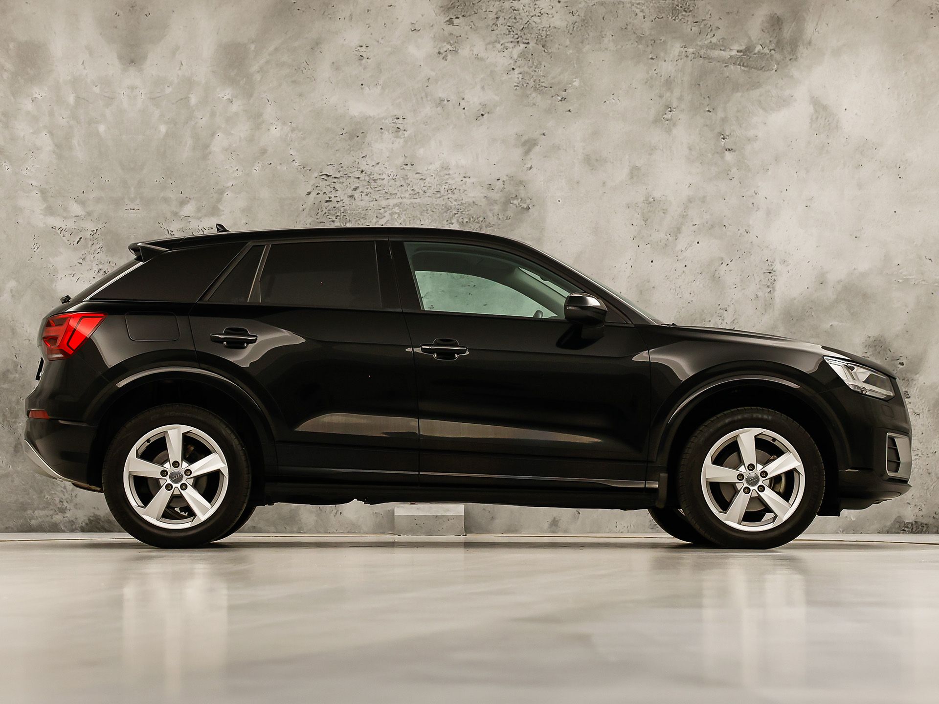 Audi Q2 35 TFSI S-Tronic Sport 150Pk Automaat (VIRTUAL COCKPIT, APPLE CARPLAY, GROOT NAVI, CLIMATE, STOELVERWARMING, SPORTSTOELEN, GETINT GLAS, PARKEERSENSOREN, CRUISE, NIEUWSTAAT)