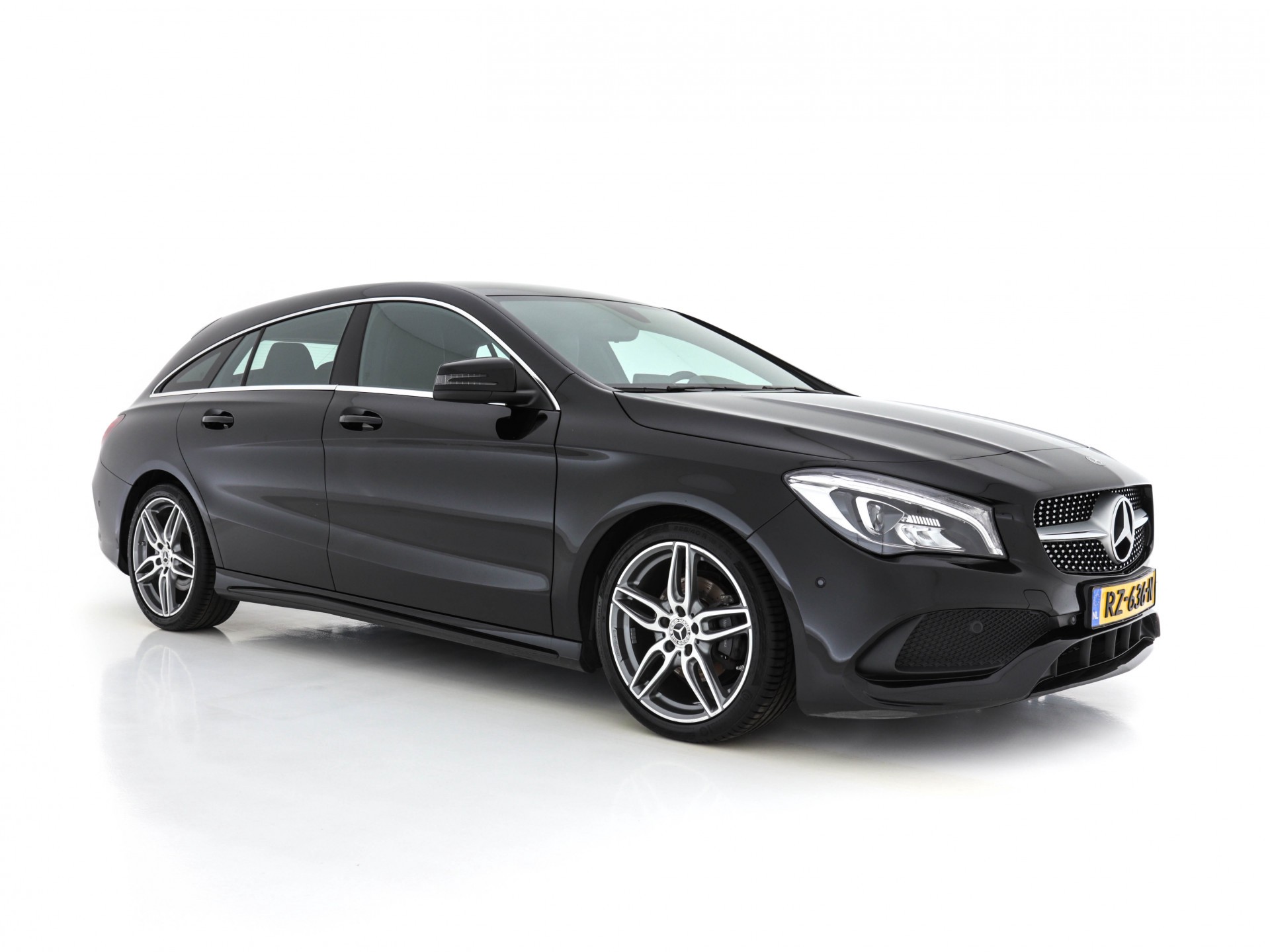 Mercedes-Benz CLA-klasse Shooting Brake 180 AMG-Line Business Solution (INCL-BTW) Aut. *NAVI-FULLMAP | FULL-LED | LEATHER-MICROFIBRE | CAMERA | ECC | PDC | CRUISE | SPORT-SEATS | SHIFT-PADDLES | 18"ALU*