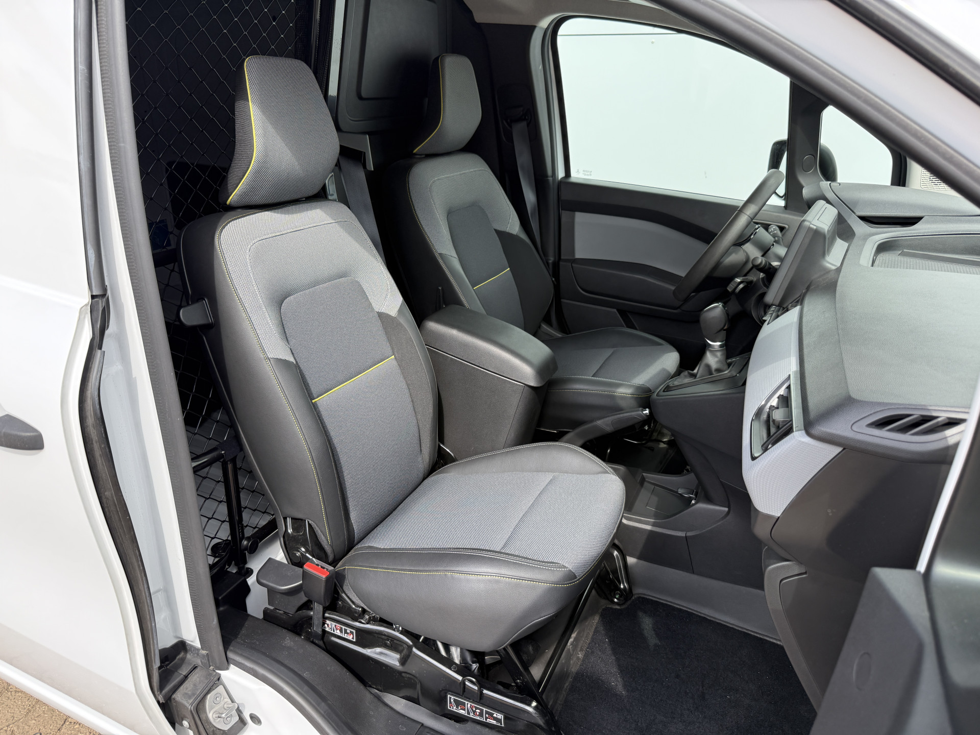 Renault Kangoo E-Tech 45kWh 122PK L1 Elektrisch 300km WLTP 98.5% (SOH) Climate Control Cruise Control LED Parkeersensoren Achter