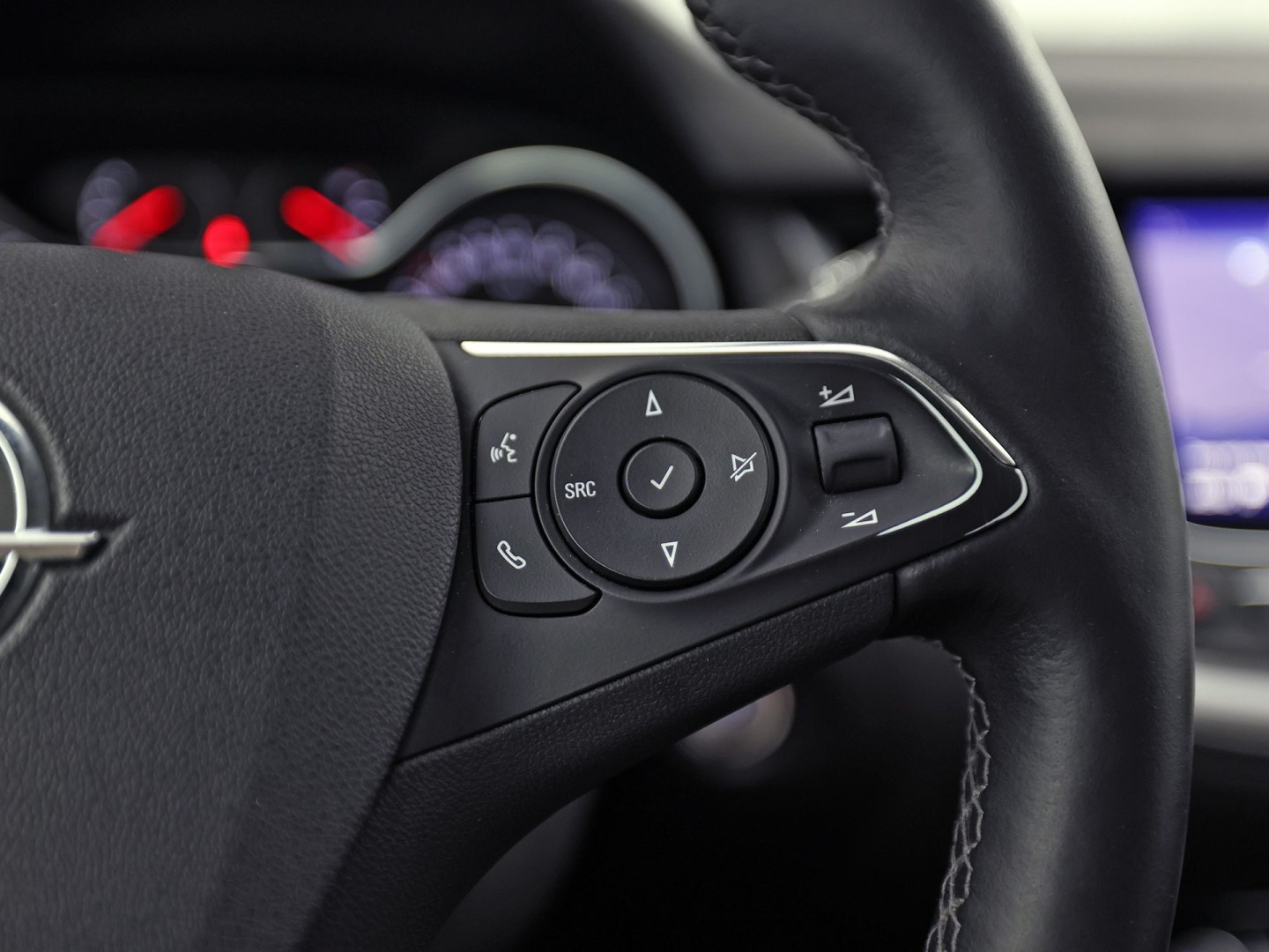 Opel Grandland X 1.2 Turbo Innovation Sport (APPLE CARPLAY, STOELKOELING/VERWARMING, MEMORY SEAT, 360 CAMERA, LEDER, GETINT GLAS, STUURWIEL VERWARMD, NIEUWE APK, NIEUWSTAAT)