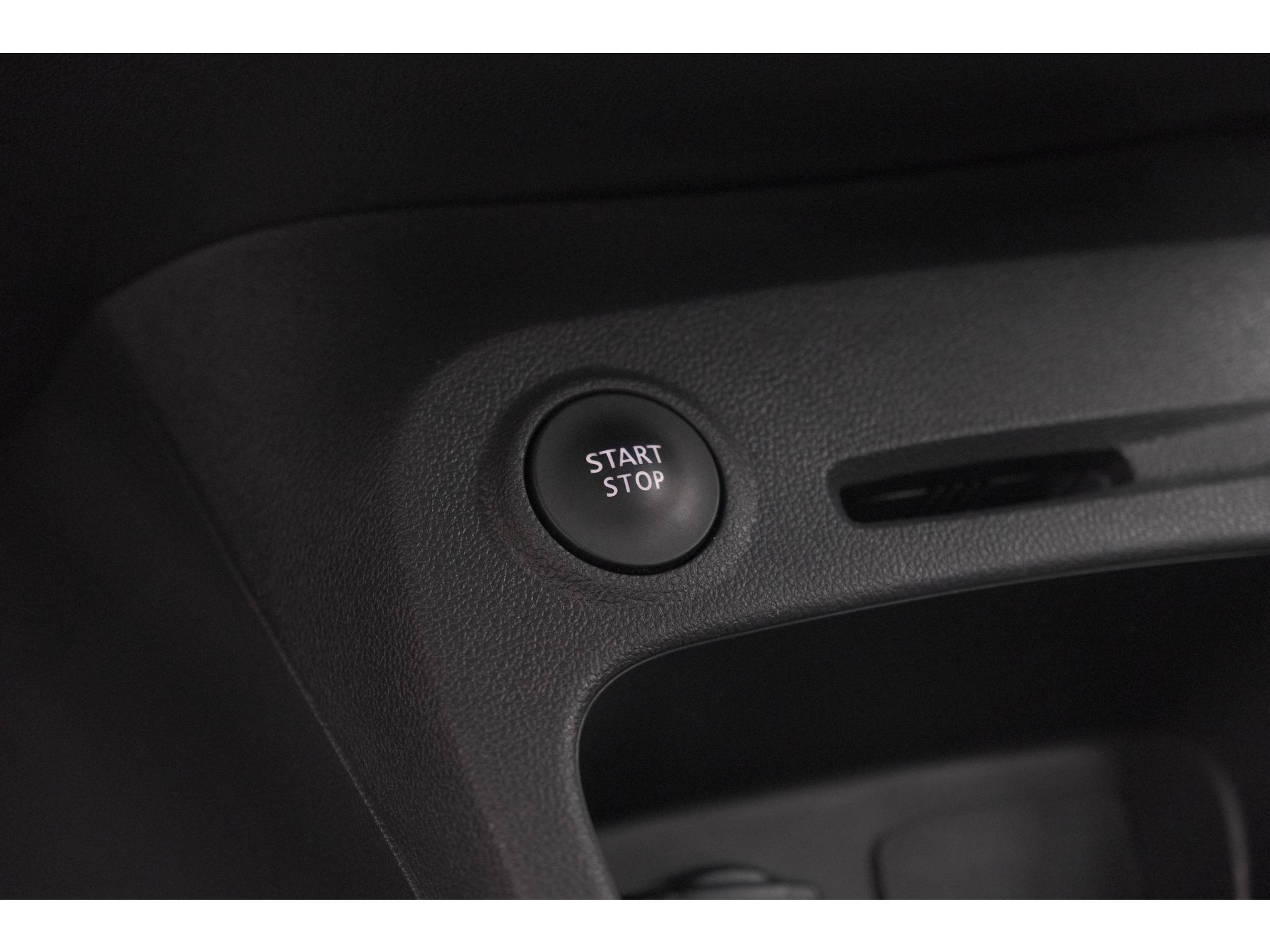 Renault Captur TCe 90 Intens | Trekhaak | AllSeason banden | Navigatie | Parkeersensoren