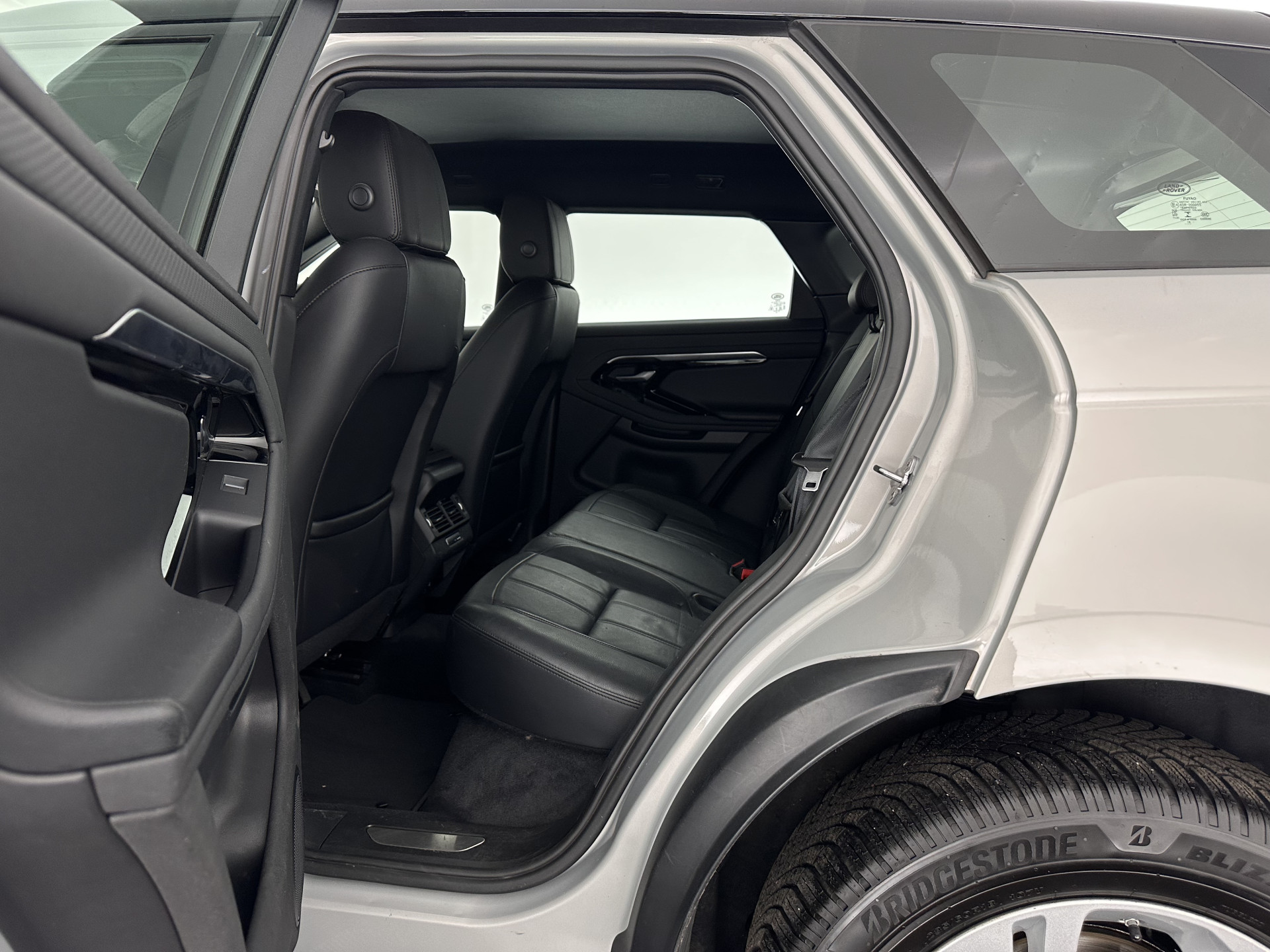 Land Rover Range Rover Evoque 2.0 D180 AWD SE (INCL-BTW) Aut. *LEATHER | FULL-LED | HEATED-COMFORTSEATS | NAVI-FULLMAP | SHIFTPADDLES | CAMERA | ECC | CARPLAY | PDC | CRUISE | 18''ALU*