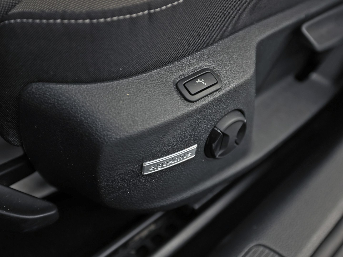 Volkswagen Golf Variant 1.5 TSI Highline 150Pk Automaat (VIRTUAL COCKPIT, APPLE CARPLAY, ALCANTARA, CAMERA, TREKHAAK, SPORTSTOELEN, GETINT GLAS, ADAPTIVE CRUISE, TREKHAAK, NIEUWSTAAT)