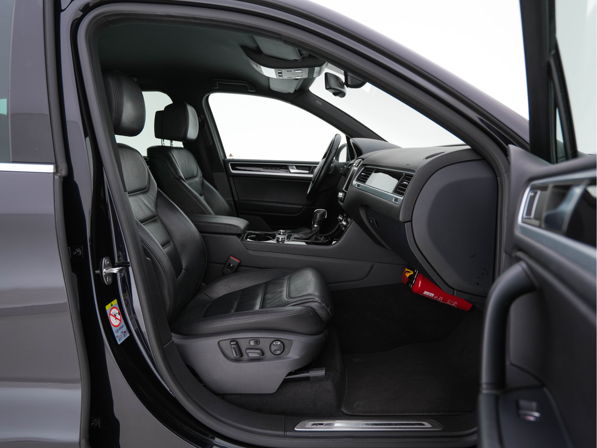 Volkswagen Touareg 3.0 TDI R-line-Sportpack AWD Aut. *FULL-LEATHER | BI-XENON | MEMORY-PACK | DYNAUDIO | AIR-SUSPENSION | NAVI-FULLMAP | COMFORT-SEATS  | ECC | HEATED-SEATS | PDC | CRUISE | TOWBAR | 21''ALU*