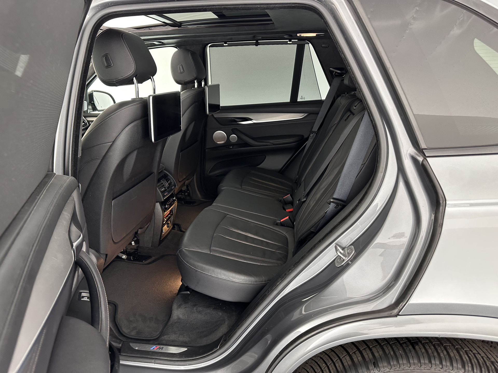 BMW X5 M50d M-Sportpack Aut. *PANO | HEAD-UP | LUXURY-LEATHER | ADAPTIVE-CRUISE | SOFT-CLOSE | BANG&OLUFSEN | TOP-VIEW | BLINDSPOT | NIGHT-VISION | MEMORY-PACK | DIGI-COCKPIT | HEATED-COMFORTSEATS | NAVI-FULLMAP |