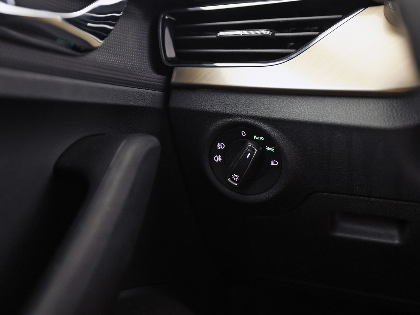Škoda Scala 1.0 TSI Sport Automaat (GROOT NAVI, VIRTUAL COCKPIT, CLIMATE, APPLE CARPLAY, STOELVERWARMING, NIEUWE APK, NIEUWSTAAT)