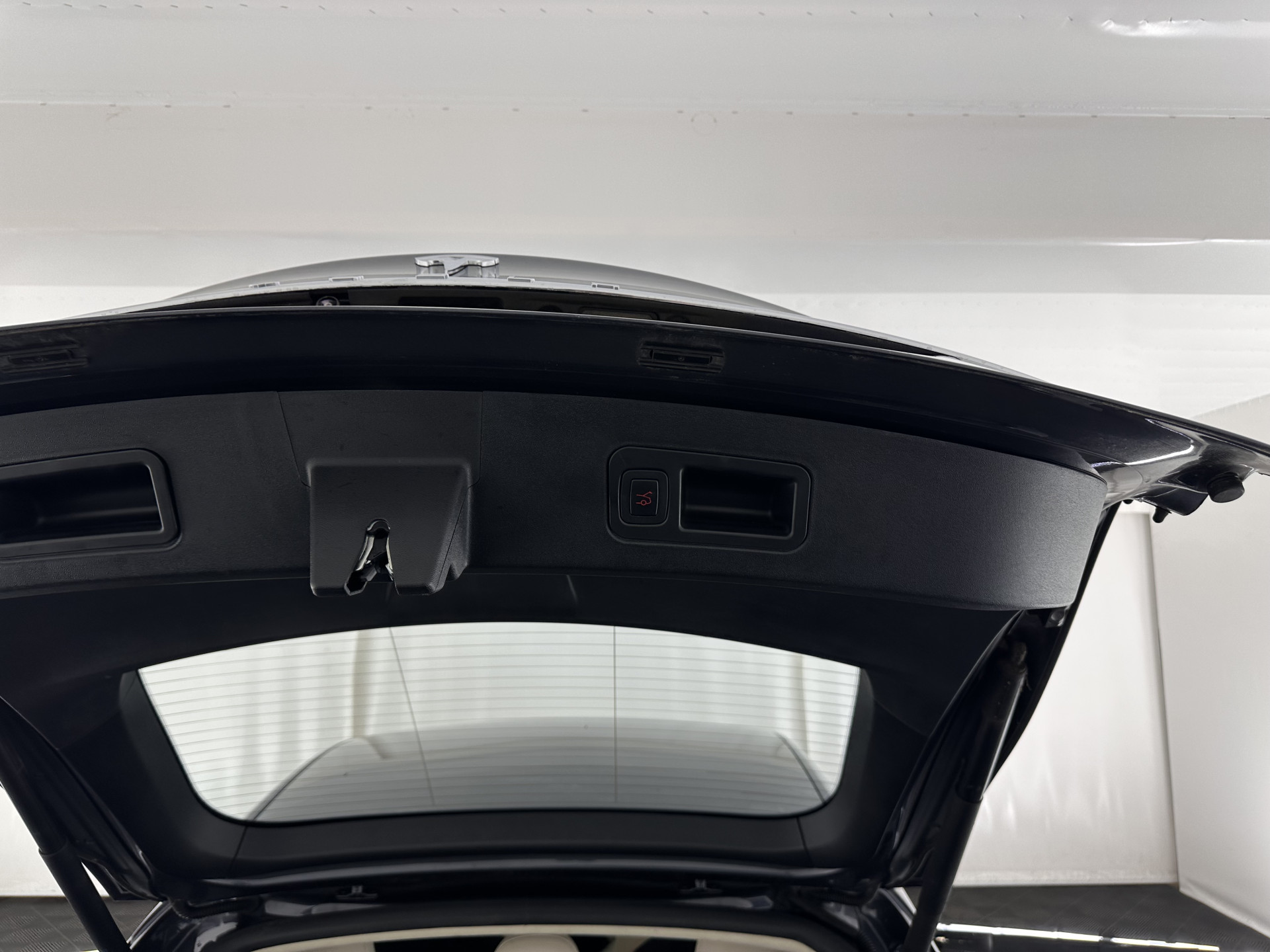 Tesla Model S 100D AWD [ 3-Fase-17kW] {SOH-86%} (INCL.BTW) *PANO-WINDOW | AUTO-PILOT | LEATHER | CCS-FASTLOADER | FULL-LED | NAVI-FULLMAP | KEYLESS | MEMORY-PACK | HEATED-COMFORTSEATS | DIGI-COCKPIT | 19"ALU*