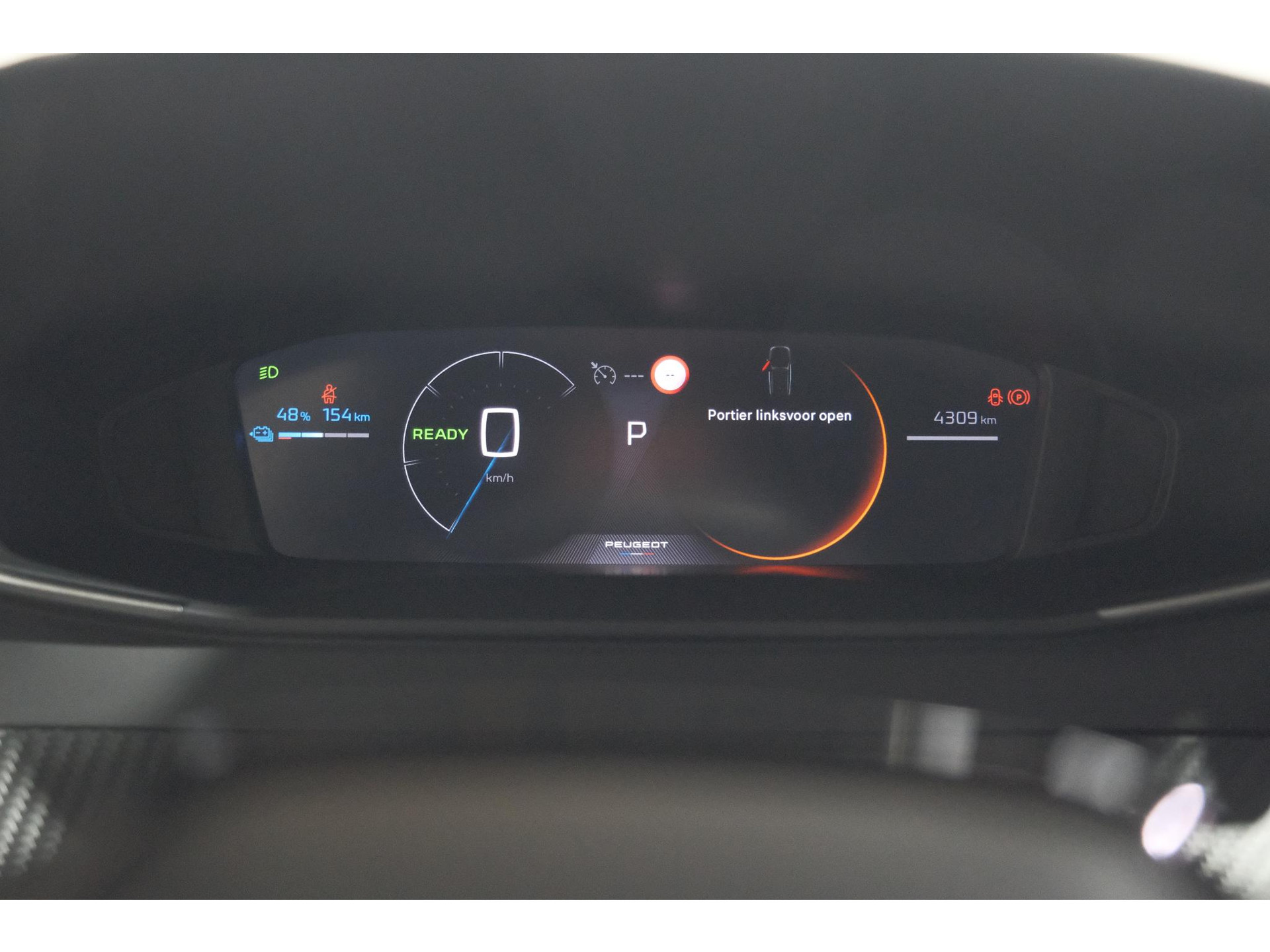Peugeot e-2008 EV Allure 54 kWh | SOH 97,5% | 11 KW Lader | Apple Carplay | Parkeersensoren
