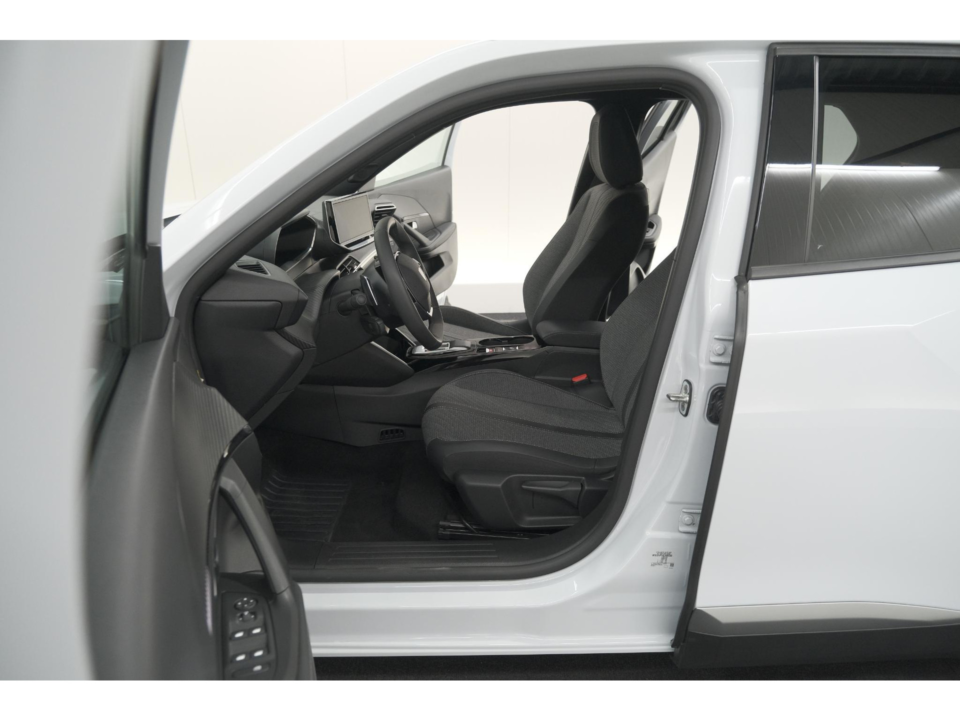 Peugeot 2008 Hybrid 145 e-DCS6 Allure | 360 Camera | Adaptieve Cruise Control | Dodehoekdetectie