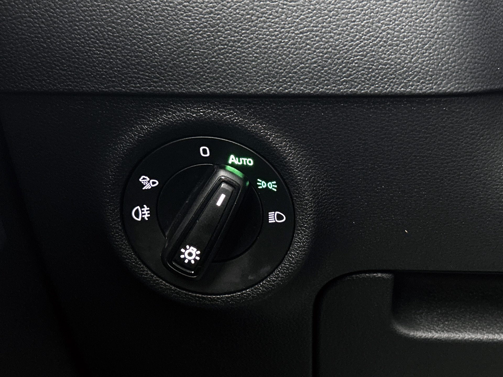 ŠKODA Karoq 1.5 TSI ACT Sportline Business | PANORAMADAK | 360 CAMERA | WINTERPACK | KEYLESS | NAVI | ELEKTR. ACHTERKLEP