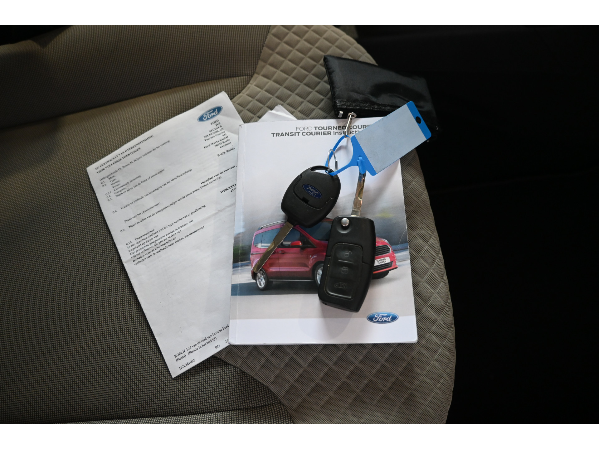 Ford Tourneo Courier 1.0 Titanium Clima Navigatie 2x Schuifdeur Stoelverwarming Cruise Control Rijklaarprijs! Inruil Mogelijk!