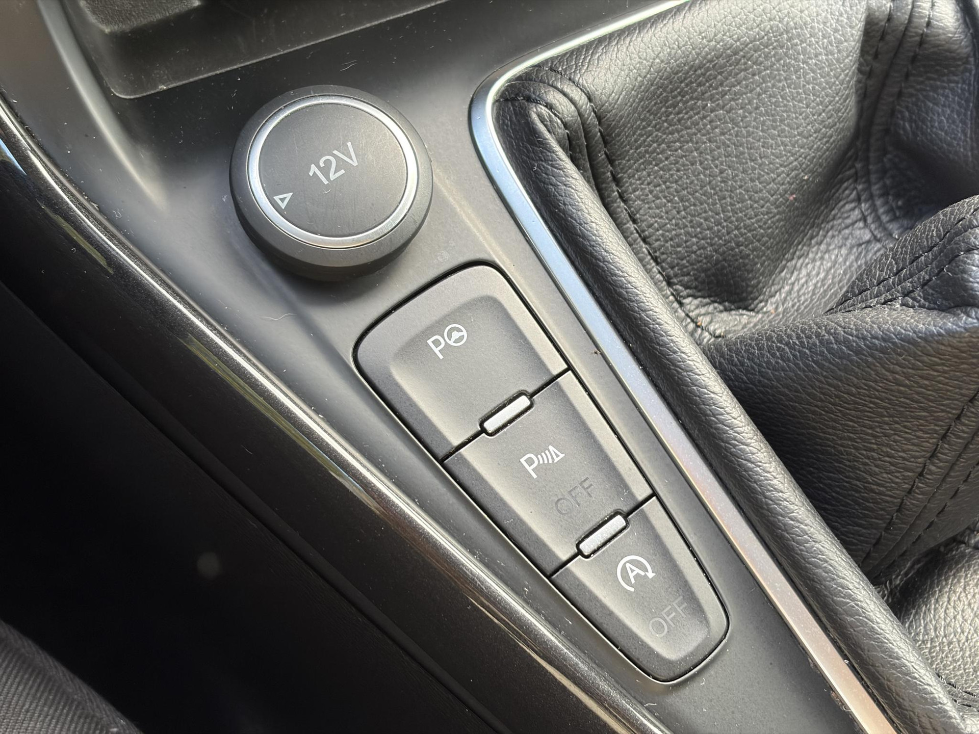 Ford Focus 1.0 Titanium   ✓125pk✓2e Eigenaar✓Navi✓Trekhaak✓6 Bak✓Clima✓Cruise✓Pdc V+A✓Net Beurt gehad✓17''Lm velgen✓N.A.P✓N.A.P✓Apk tot 09-2027