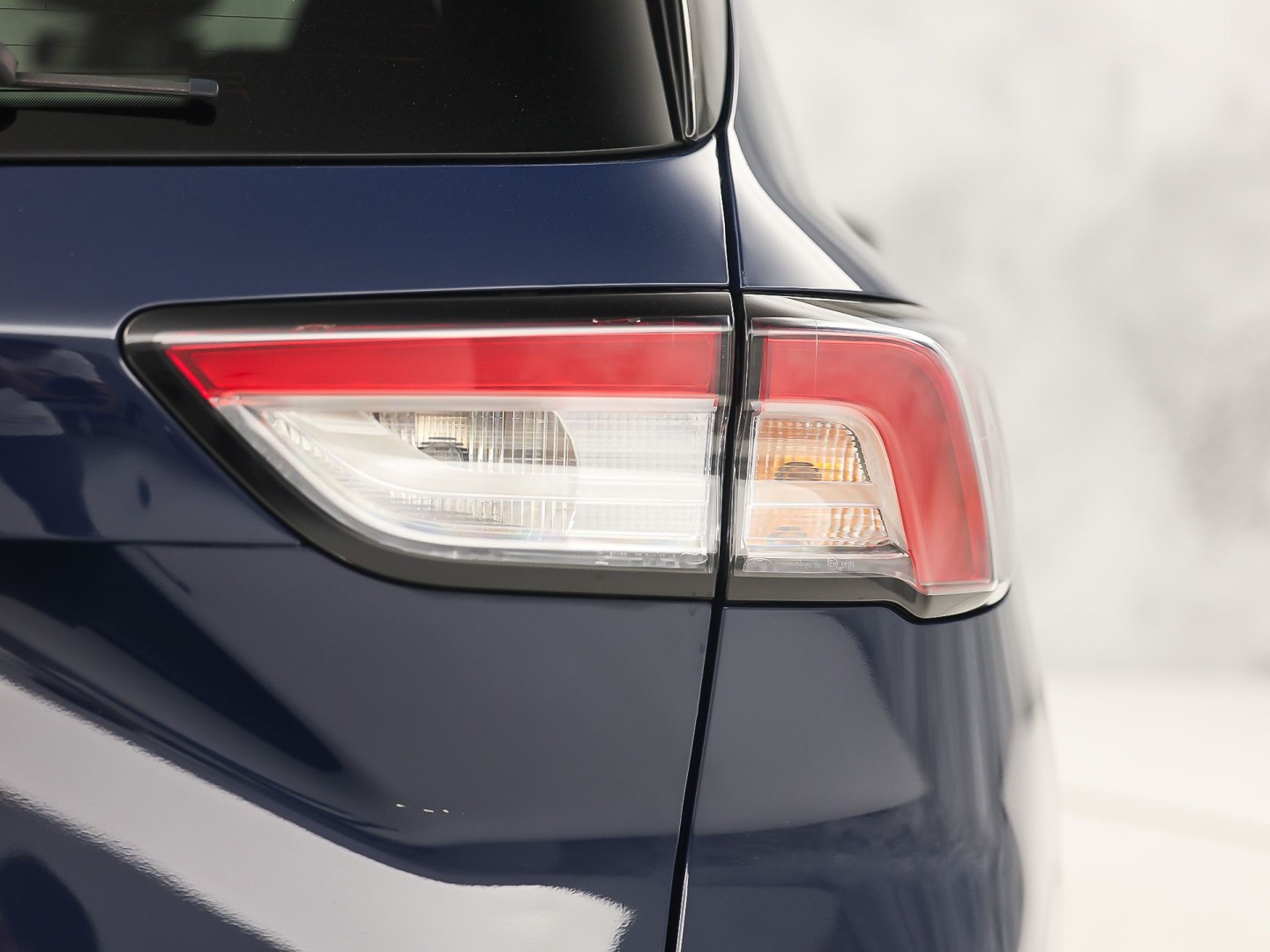 Ford Kuga 2.5 PHEV Titanium 225Pk Automaat (VIRTUAL COCKPIT, APPLE CARPLAY, GROOT NAVI, CAMERA, SPORTSTOELEN, KEYLESS, GETINT GLAS, LANE ASSIST, NIEUWSTAAT)