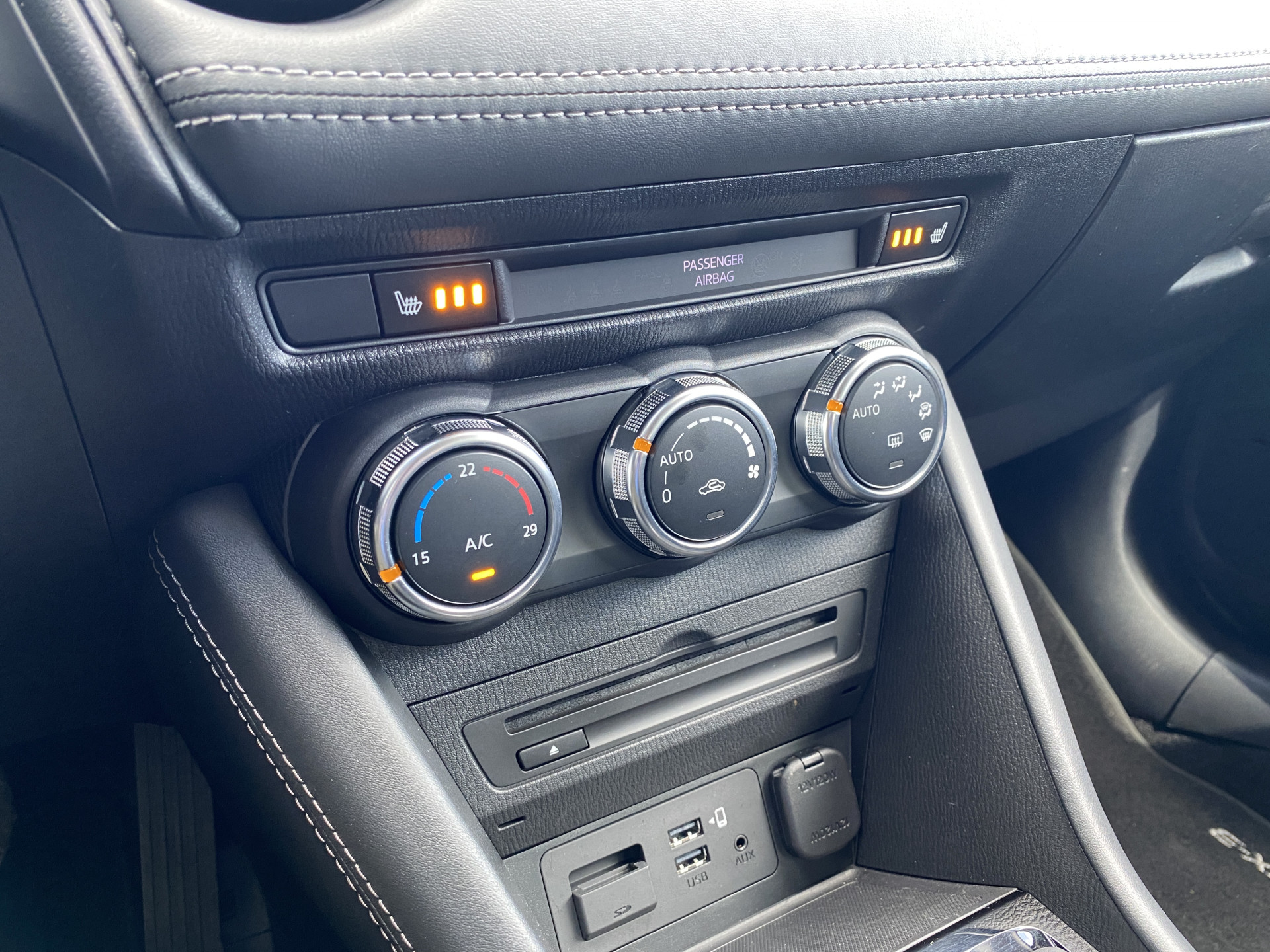 Mazda CX-3 2.0 SkyActiv-G 120 GT-M AUT. | navigatie | trekhaak | leder interieur | head up display | camera | apple carplay