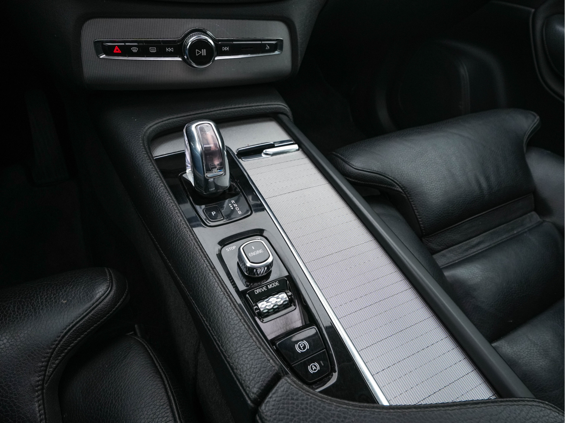 Volvo XC90 2.0 T8 Twin Engine Inscription AWD [ 7-Pers ] (INCL-BTW) Aut. *PANO | NAPPA-LEATHER | FULL-LED | MEMORY-PACK | KEYLESS | DAB | NAVI-FULLMAP | CAMERA | DIGI-COCKPIT | SPORT-SEATS | 22"ALU*