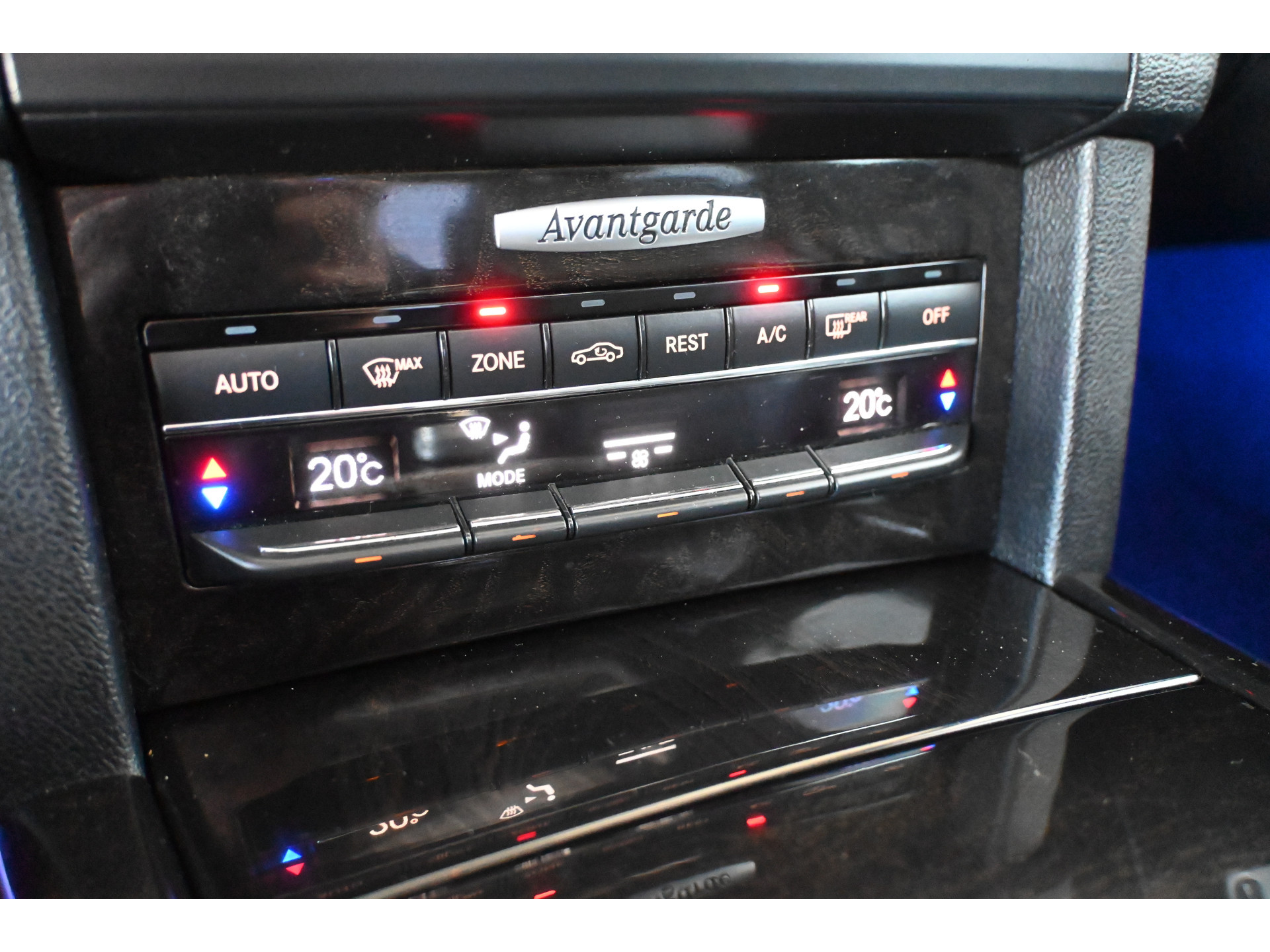 Mercedes-Benz E-klasse 500 Elegance V8 Automaat Clima Panoramadak Trekhaak PDC Stoelverwarming Cruise control Goed Onderhouden! Inruil Mogelijk!