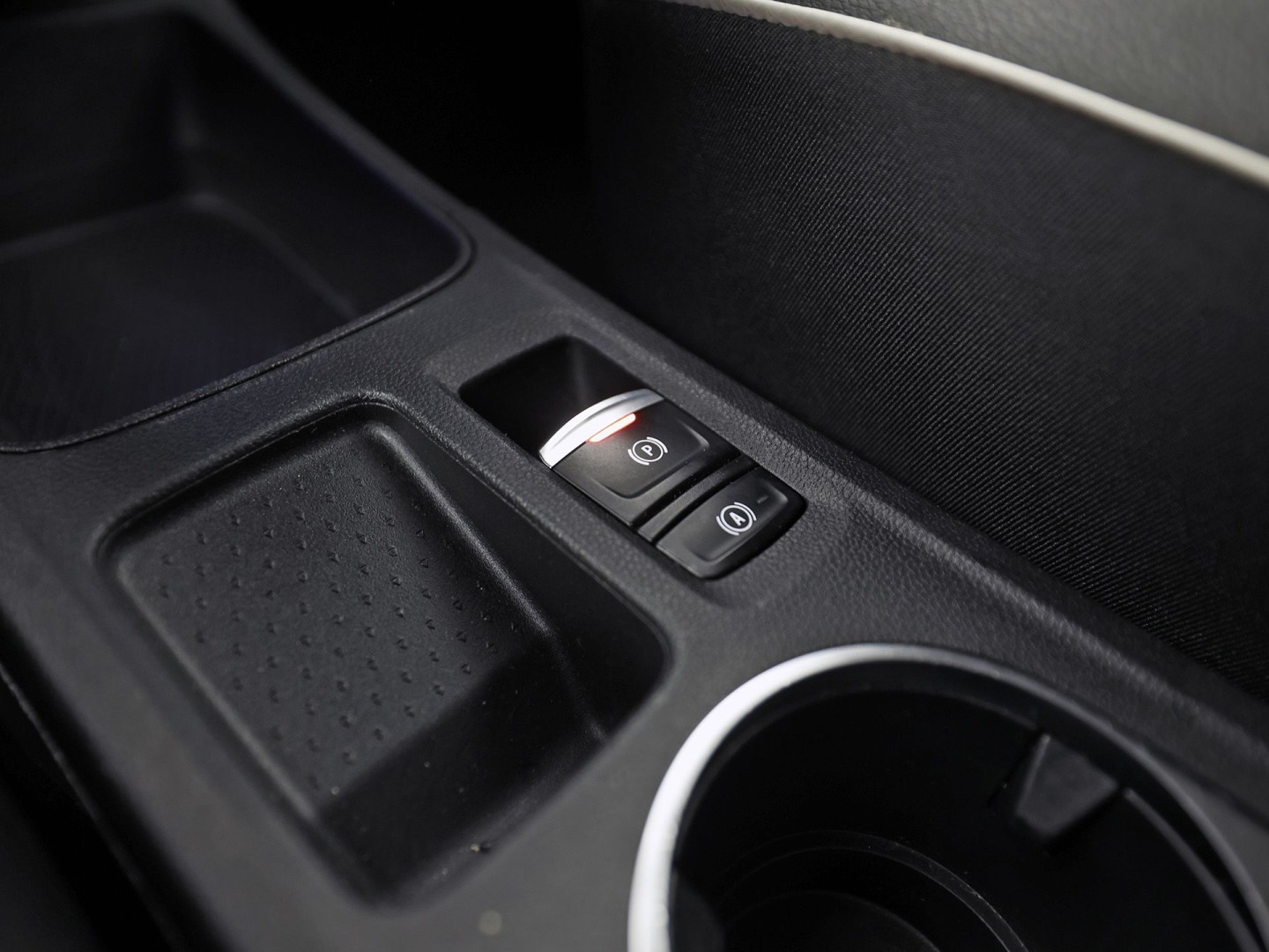 Renault Captur 1.6 E-Tech Plug-in Hybrid 160 Sport 160Pk Automaat (VIRTUAL COCKPIT, APPLE CARPLAY, GROOT NAVI, CAMERA, SPORTSTOELEN, LEDER, GETINT GLAS, LANE ASSIST, NIEUWSTAAT)