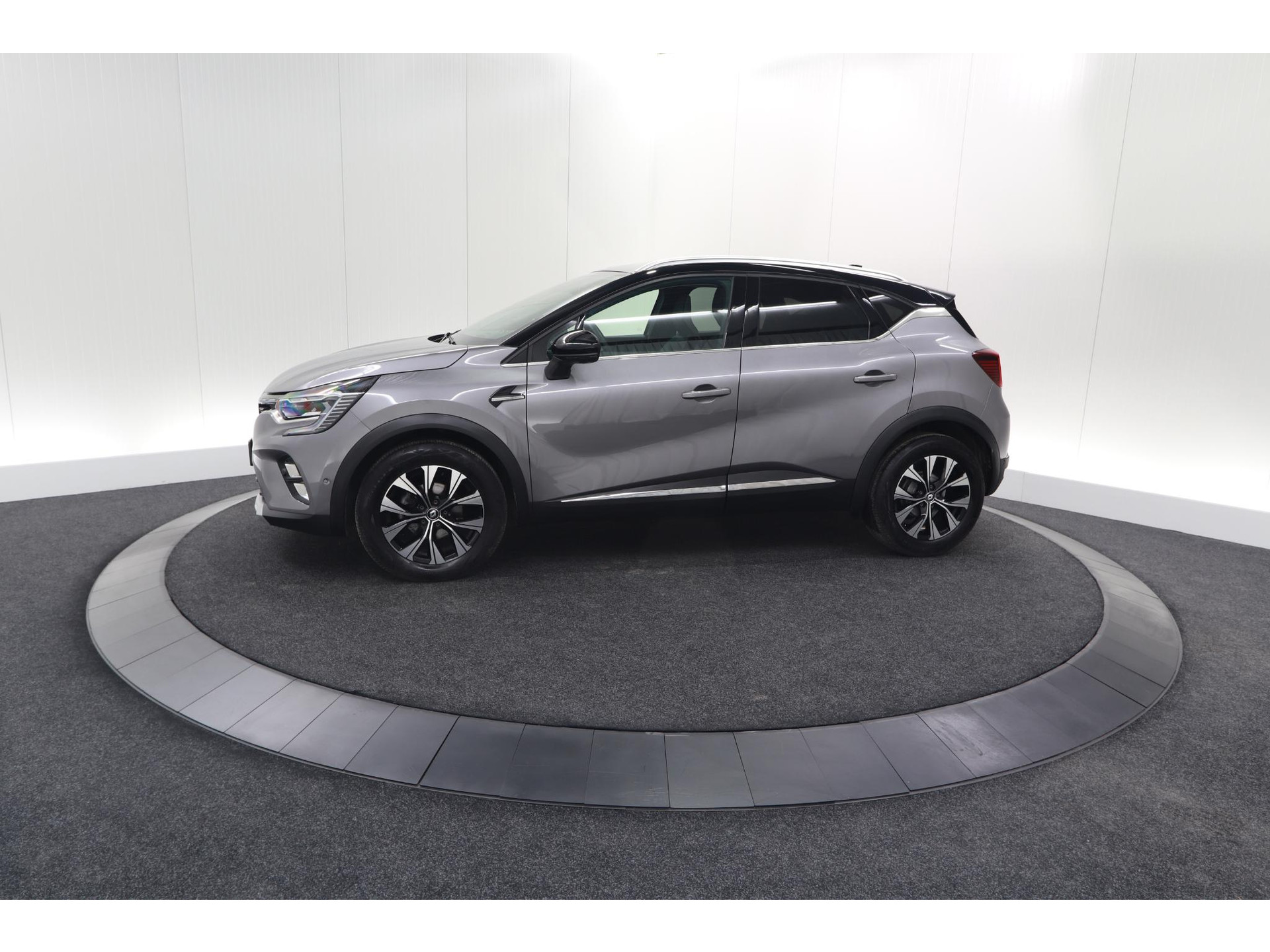Renault Captur Mild Hybrid 140 EDC Techno | 360 Camera | 9.3 Inch Navigatie | Apple Carplay | 18 Inch Lichtmetalen Velgen
