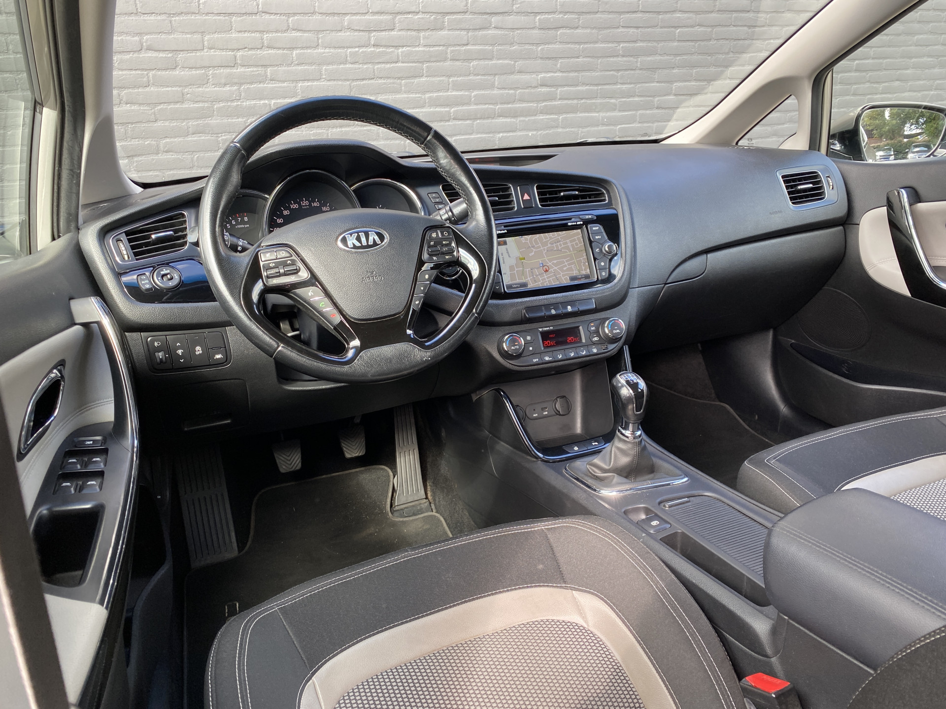 Kia Cee'd 1.6 GDI Super Pack 136 pk | navigatie | trekhaak | all season banden | keyless go | camera