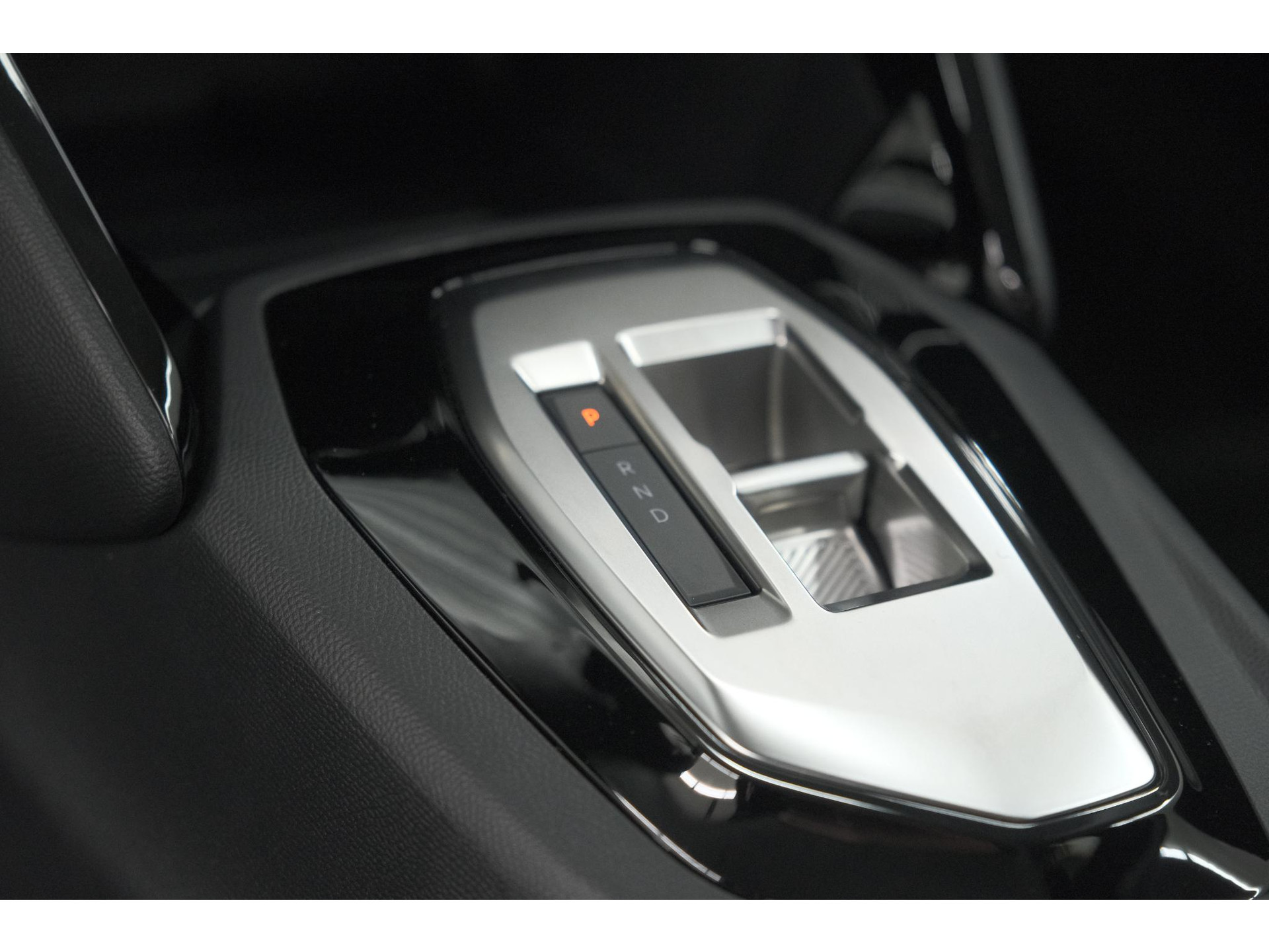 Peugeot 208 1.2 Hybrid 110 e-DCS6 Style | Direct Leverbaar | Apple Carplay | Parkeersensoren