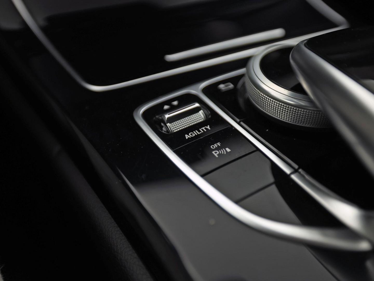 Mercedes-Benz C-Klasse 180 AMG Sport Automaat (GROOT NAVI, LEDER, STOELVERWARMING, GETINT GLAS, SPORTSTOELEN, CRUISE, NIEUWE APK, NIEUWSTAAT)