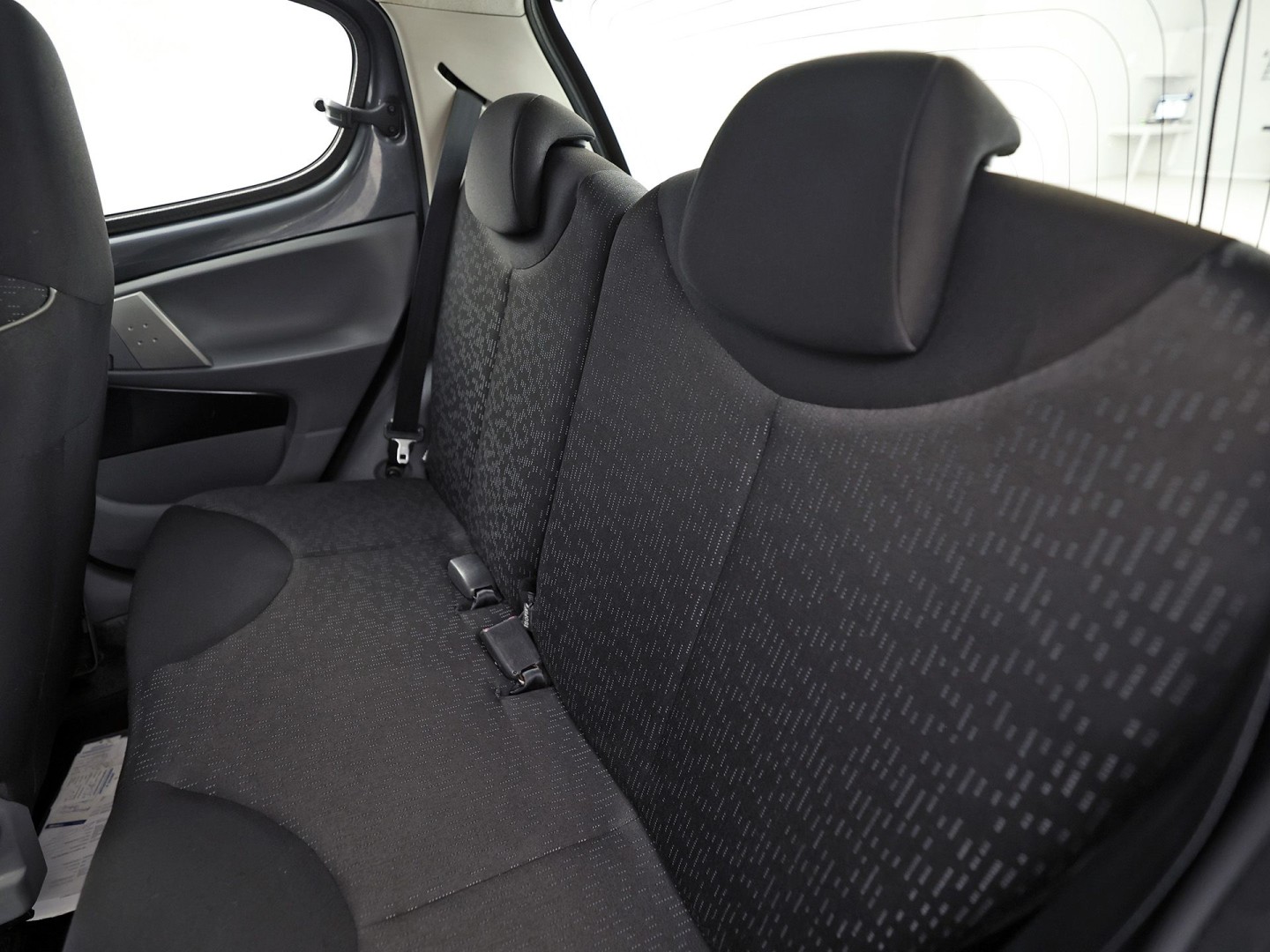 Peugeot 107 1.0-12V Sport (AIRCO, TOERENTELLER, ELEK RAMEN, SPORTSTOELEN, LM VELGEN, SPOILER, NIEUWE APK, NIEUWSTAAT)