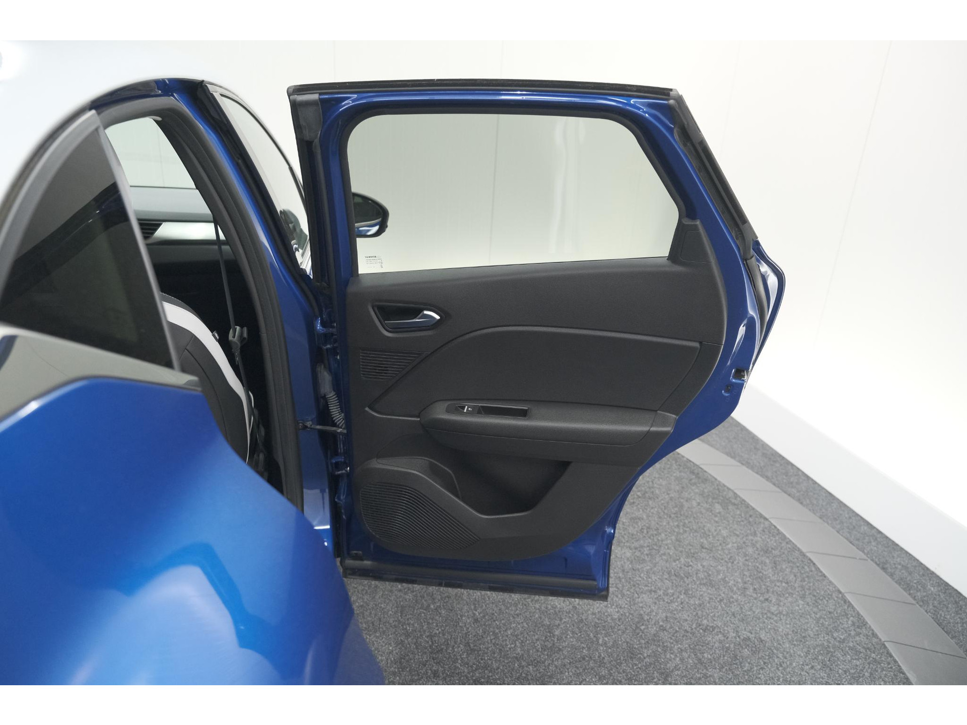 Renault Captur 1.6 E-Tech Plug-in Hybrid 160 Intens | Camera | 9.3 Inch Groot Scherm | Apple Carplay | Parkeersensoren