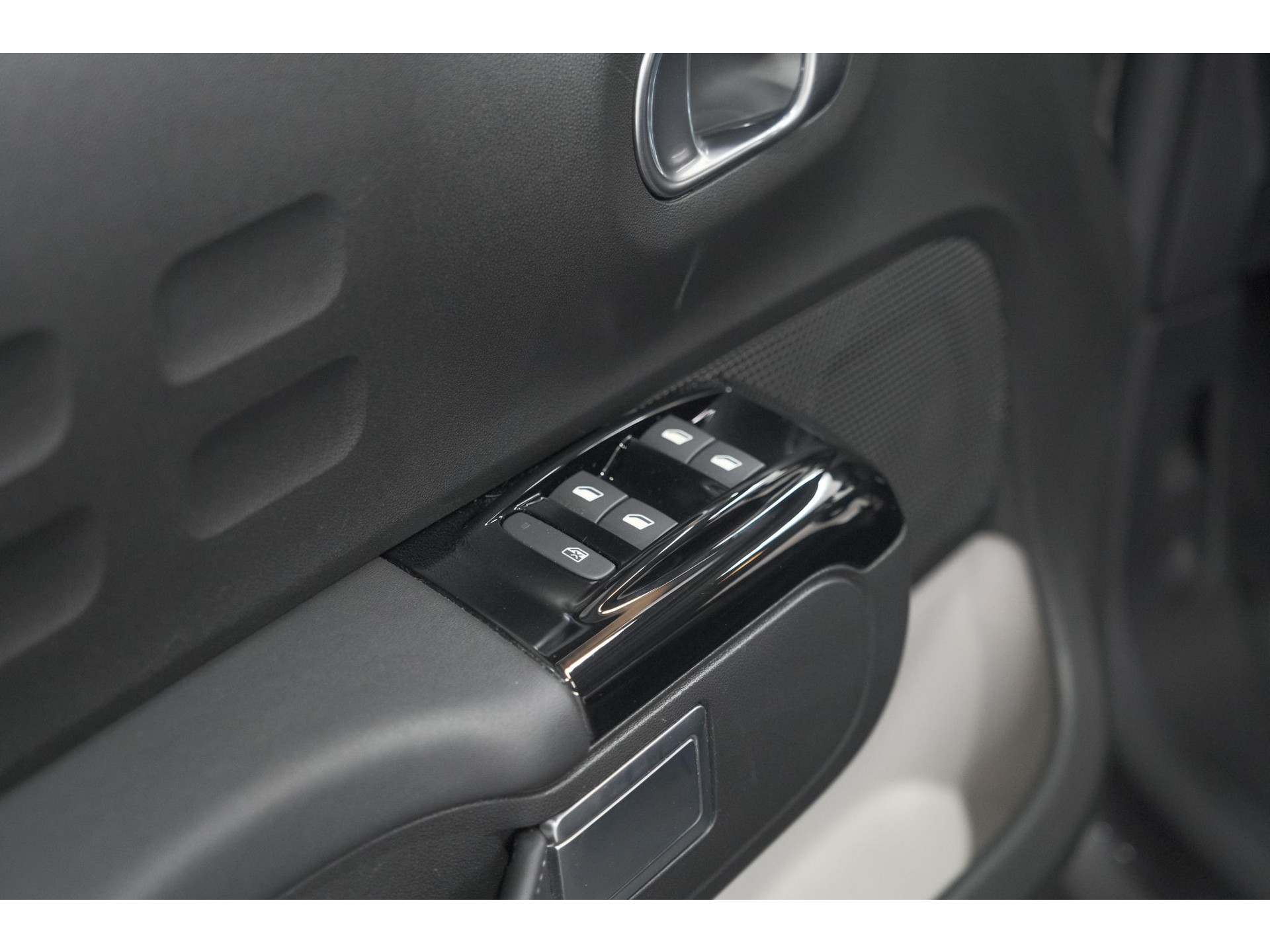 Citroen C3 PureTech 82 Feel Edition | Apple Carplay | Parkeersensoren | Navigatie | Climate Control | 16 Inch Velgen