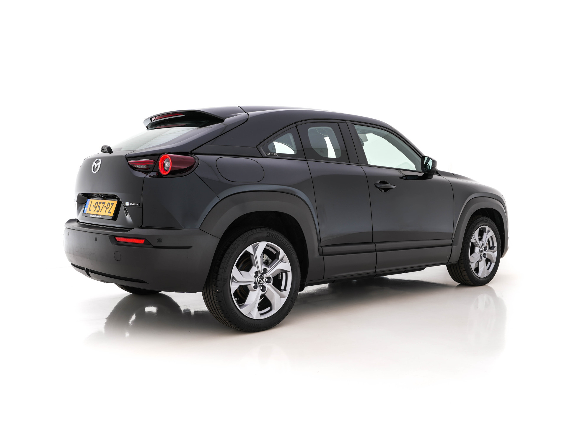 Mazda MX-30 e-SkyActiv 145 Comfort 36 kWh {SOH-94%} (INCL-BTW) *NAVI-FULLMAP | ADAPTIVE-CRUISE | BLIND-SPOT | FULL-LED | KEYLESS | CAMERA | DAB+ | HEAD-UP | DIGI-COCKPIT | COMFORT-SEATS | CCS-FASTLOADER | 18''ALU*