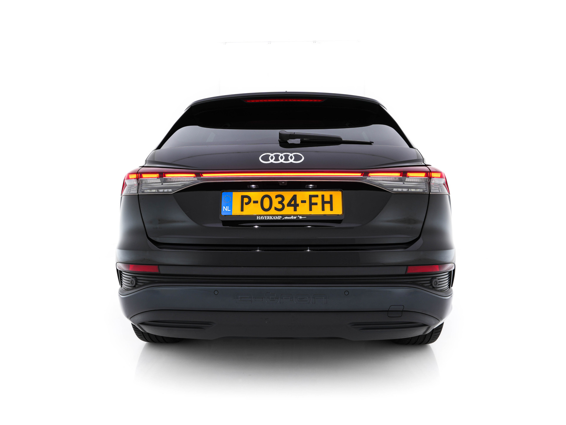 Audi Q4 e-tron 40 Launch edition Advanced Plus 77 kWh (3-Fase-11 kW) {SOH-93%} (INCL-BTW) *HEATPUMP | ADAPT-CRUISE | MATRIX-LED | NAVI-FULLMAP | KEYLESS | CAMERA | DIGI-COCKPIT | DAB | AMBIENT-LIGHT | HEATED-SPORTSEATS | SHIFT-PADDLES | PRIVACY-GLASS | 19