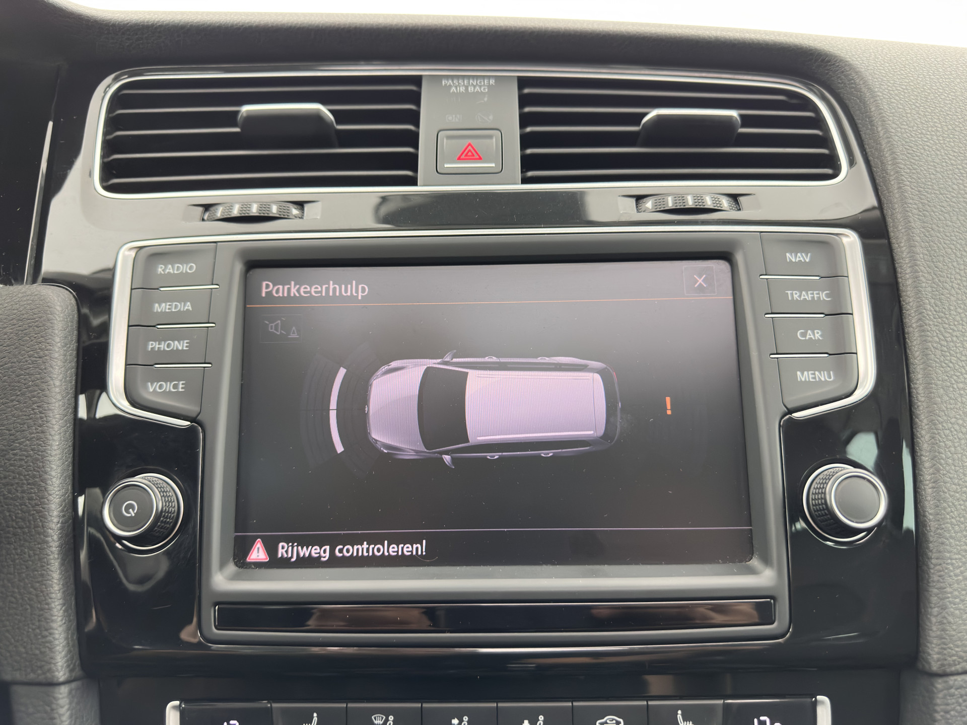 Volkswagen Golf Variant 1.4 TSI Highline Aut. *PANO | ADAPTIVE-CRUISE | LEATHER-FABRIC | XENON | DYNAUDIO-SOUND | KEYLESS | NAVI-FULLMAP | HEATED-ERGONOMIC-SPORTSEATS | ECC | PRIVACY-GLASS | PARKPILOT | 17''ALU*