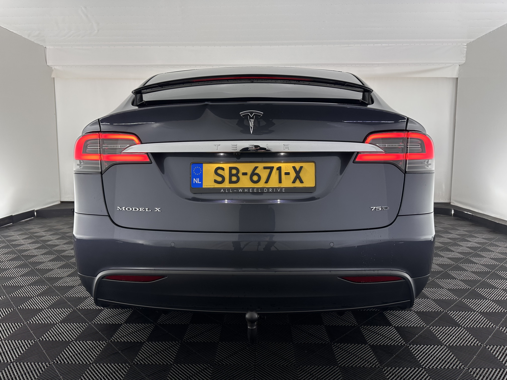 Tesla Model X 75D Base 7-Pers. [ 3-Fase-17kW ] {SOH-88%} Aut. *PANO-WINDOW | AUTOPILOT | LEATHER-FABRIC | TOPVIEW | NAVI-FULLMAP | FULL-LED | AIRSUSPENSION | DIGI-COCKPIT | KEYLESS | CAMERA | DAB+ | HEATED-COMFORTSEATS | 20''ALU*