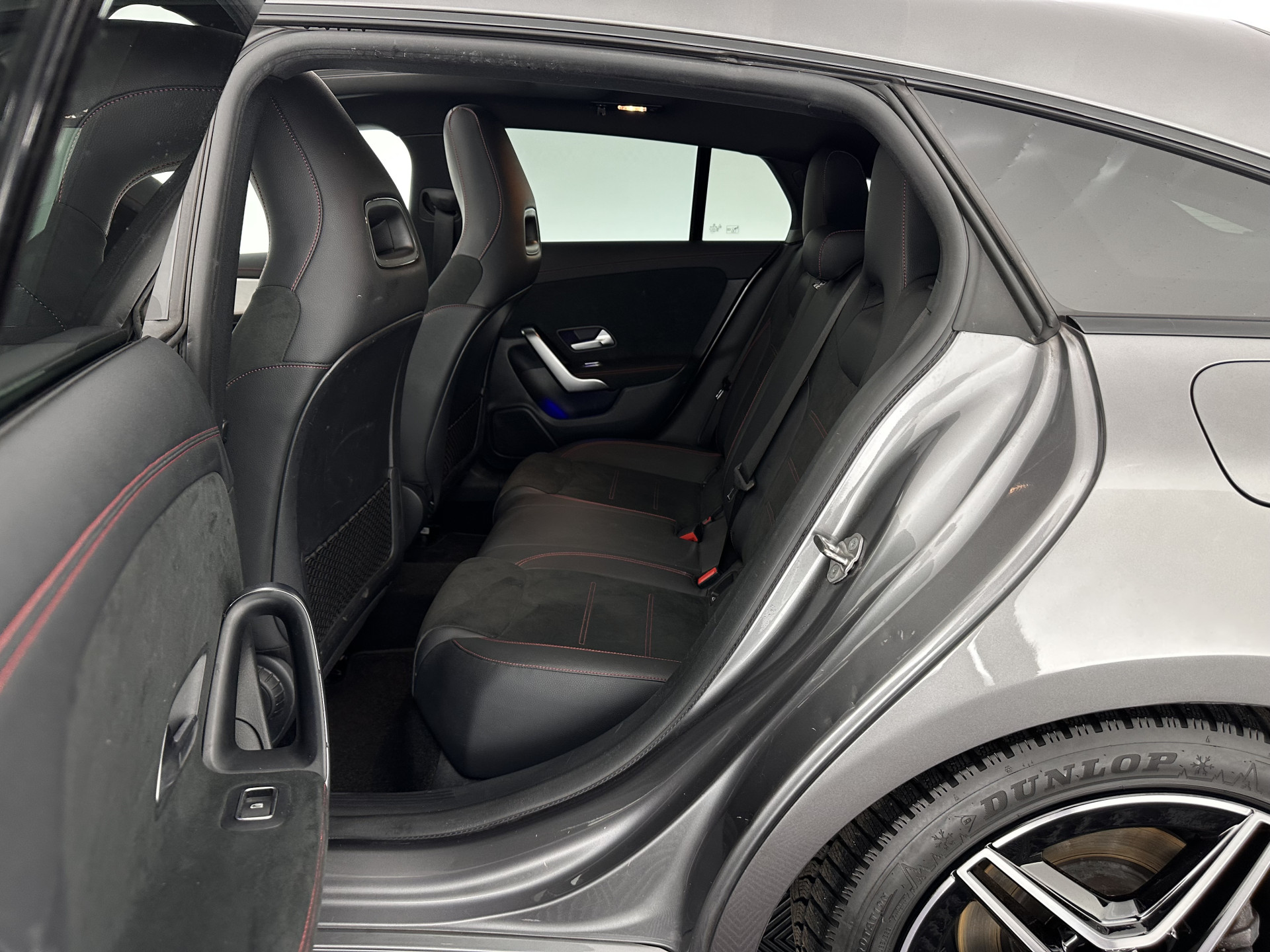 Mercedes-Benz CLA-klasse Shooting Brake 180 AMG-Line Business Solution (INCL-BTW) *PANO | LEATHER-MICROFIBRE | FULL-LED | AMBIENTLIGHT | BLINDSPOT | HEATED-SPORTSEATS | WIDESCREEN-DIGICOCKPIT | DAB+ | NAVI-FULLMAP | CAMERA | PRIVACYGLASS | 18''ALU*