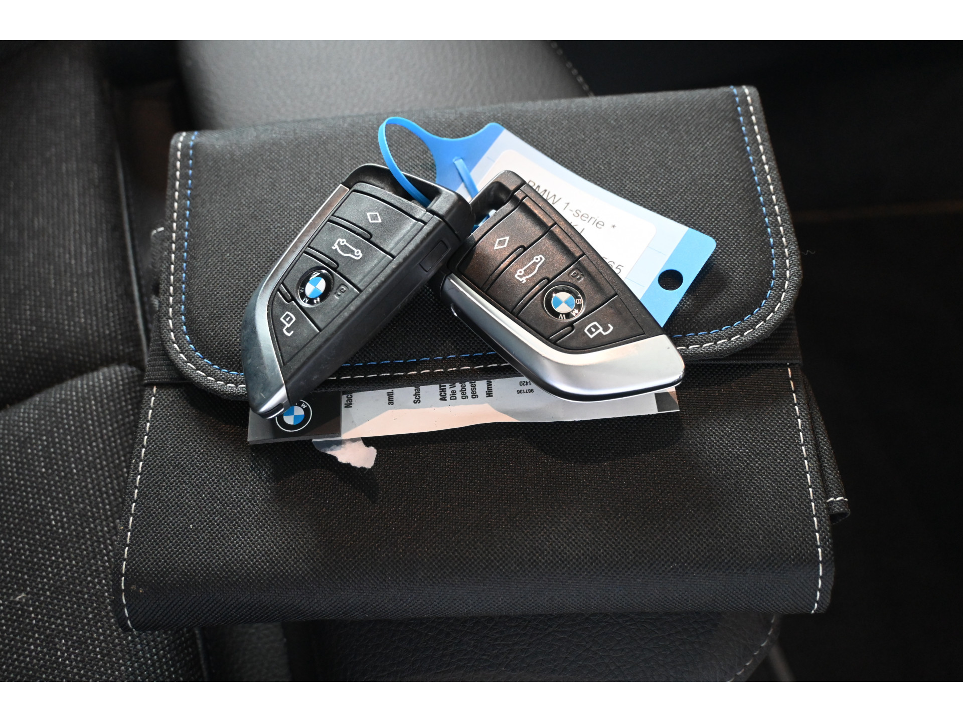 BMW 1-serie 118i High Executive Automaat Clima Virtual Cockpit LED Stoelverwarming CarPlay 100% Onderhouden! Inruil mogelijk!