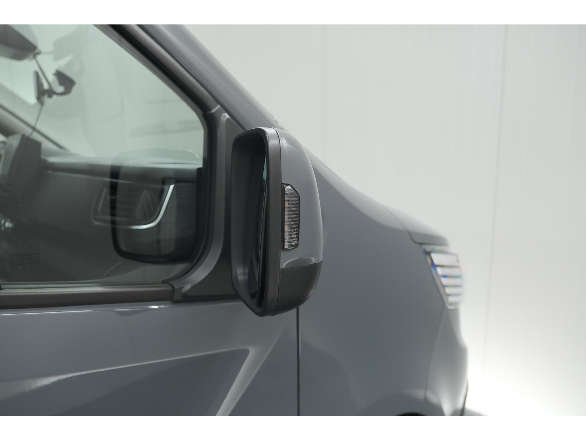 Renault Trafic 2.0 dCi 110 T30 L2H1 Work Edition | Trekhaak | Camera | Navigatie | Sidebars | Betimmering Laadruimte