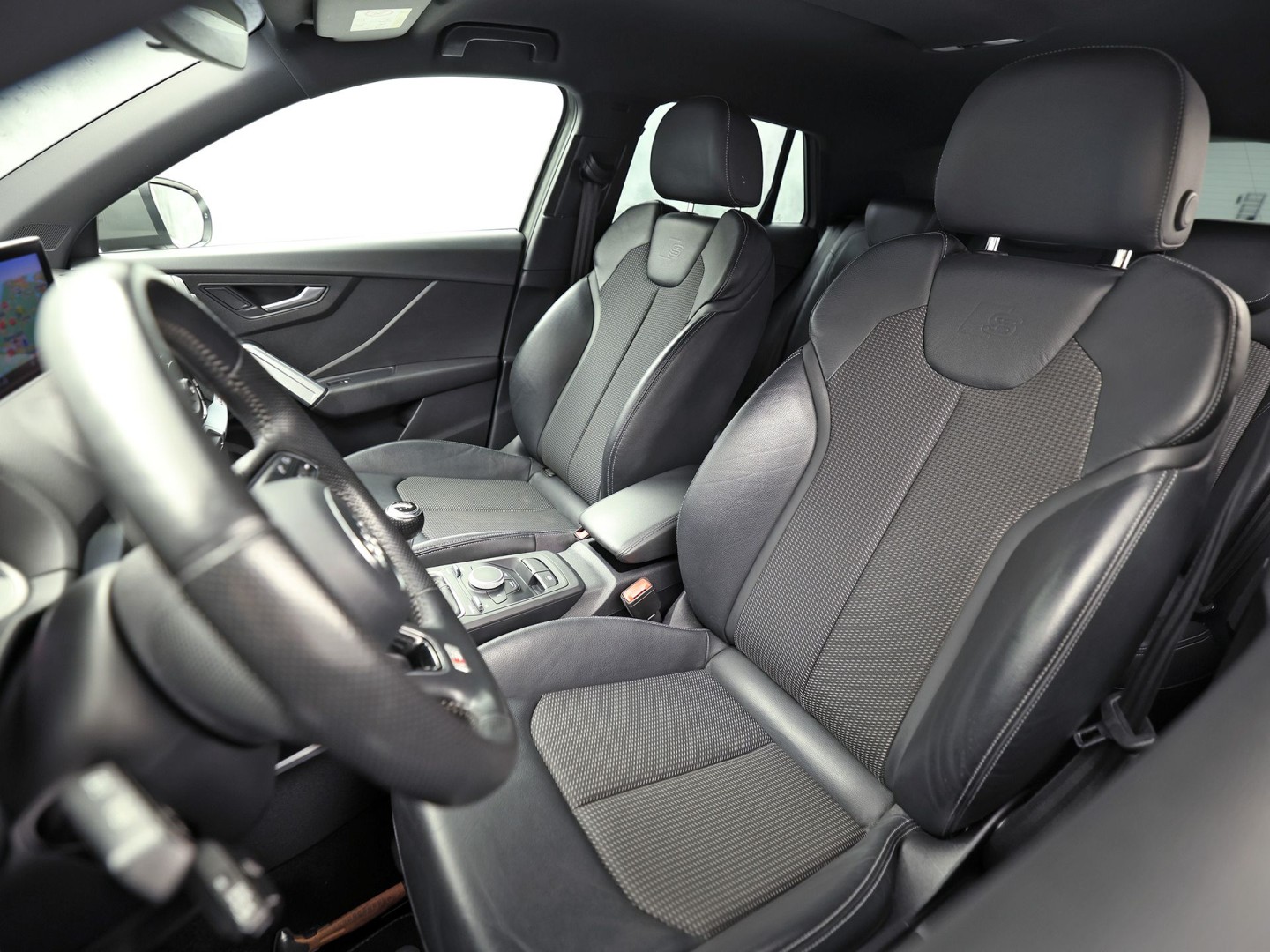 Audi Q2 1.4 TFSI S-Line Sport 150Pk (2X S-LINE, GROOT NAVI, GETINT GLAS, LEDER, LED KOPLAMPEN, SPORTSTOELEN, PARKEERSENSOREN, CRUISE, NIEUWSTAAT)
