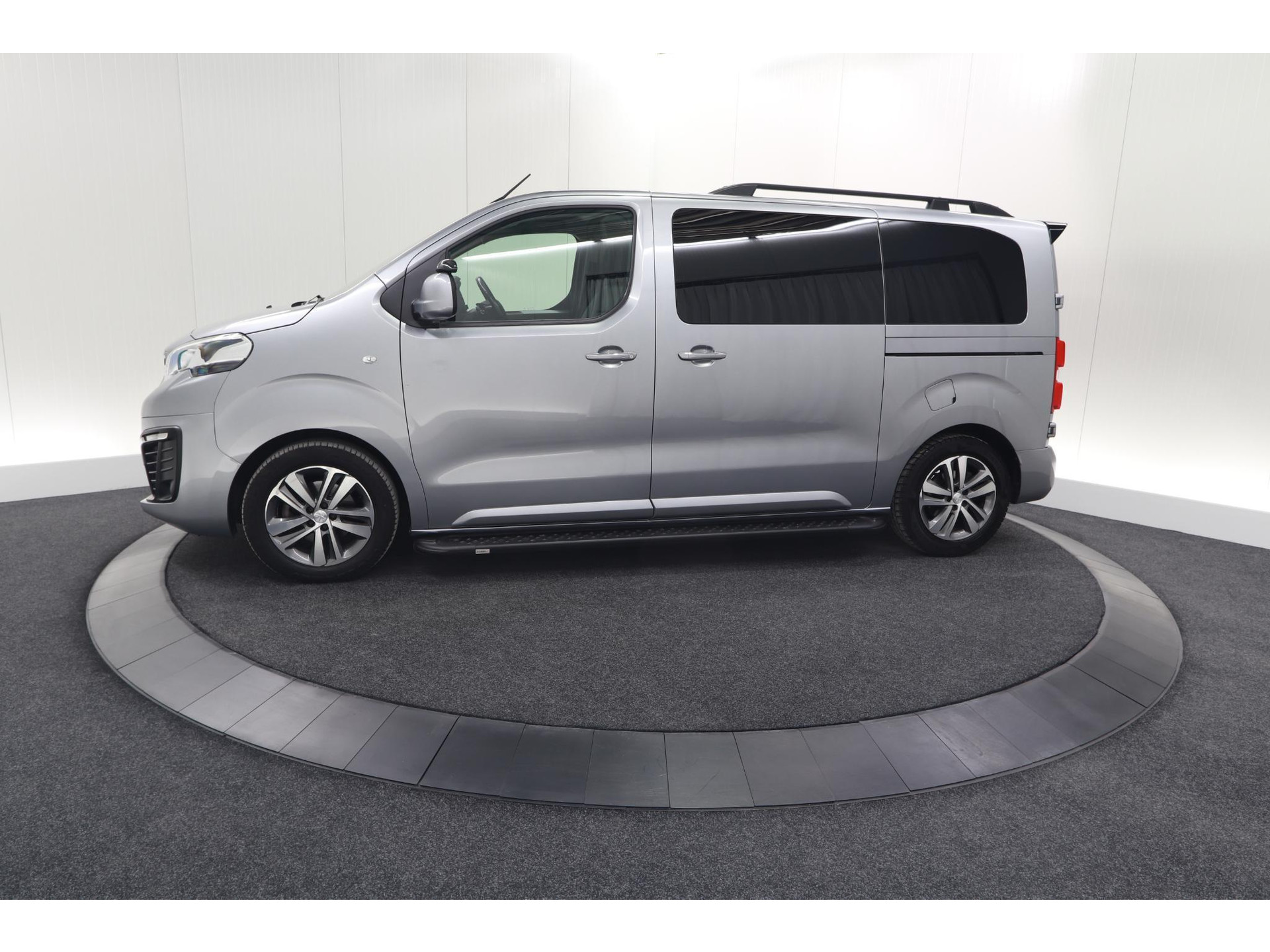 Peugeot Expert 2.0 BlueHDI 180 Automaat Standard Premium | Standkachel | Trekhaak | Head-Up Display | Camera | Apple Carplay | Laadruimte Betimmering