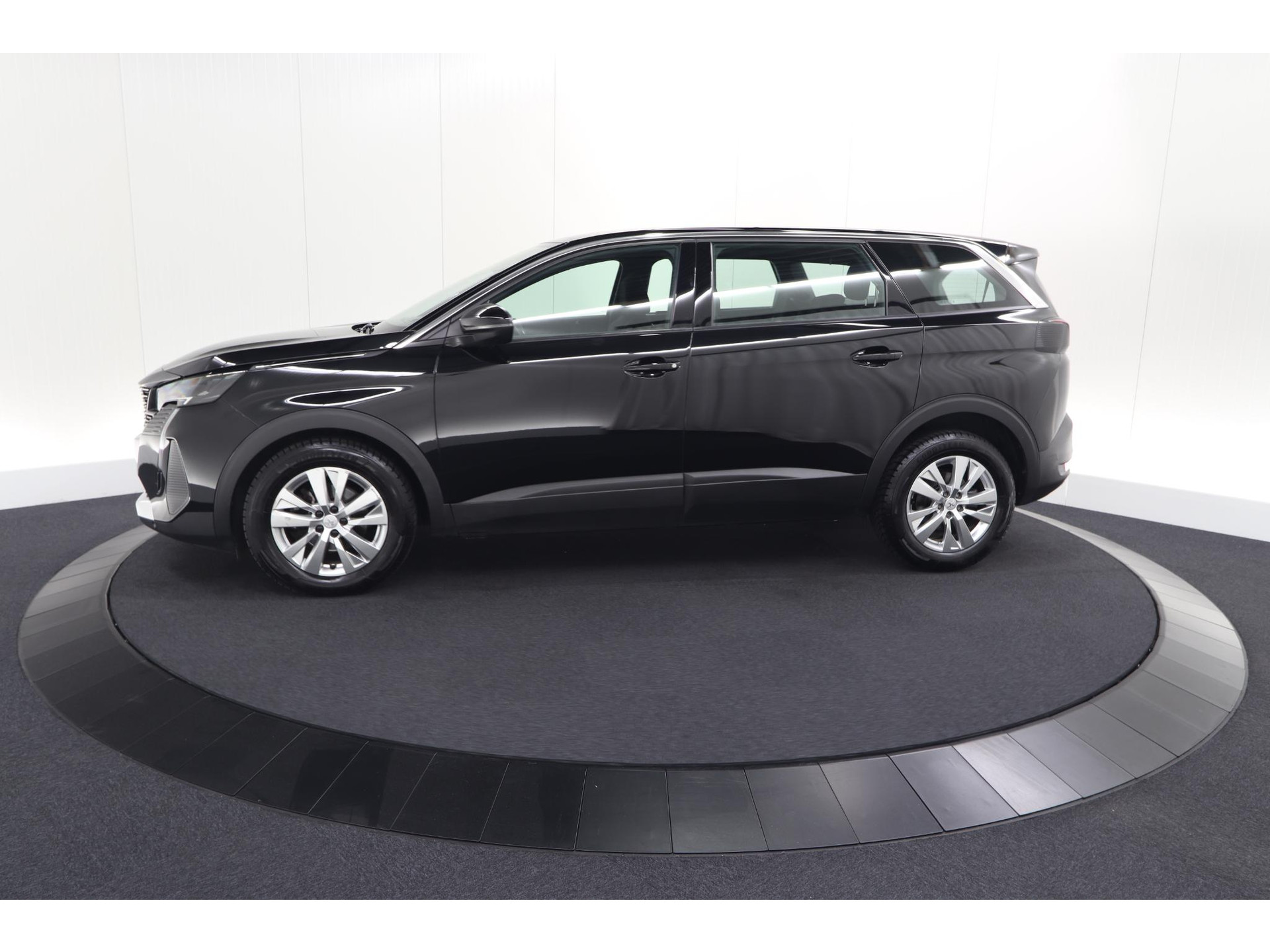 Peugeot 5008 PureTech 130 EAT8 Active Pack Business | 7 Zitplaatsen | Camera | Navigatie | Apple Carplay | Parkeersensoren
