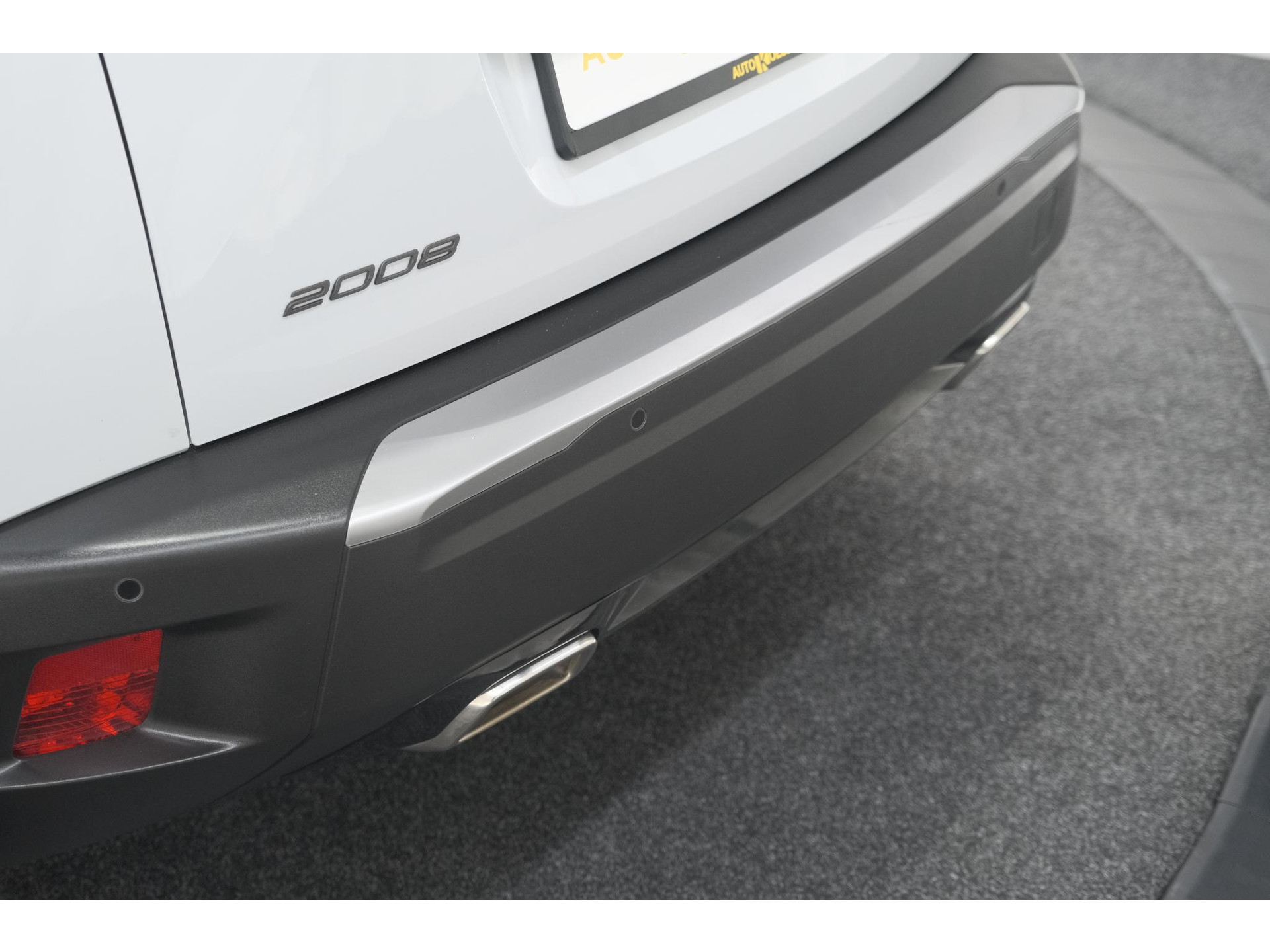Peugeot 2008 PureTech 130 EAT8 GT | Camera | Apple Carplay | Parkeersensoren | 17 Inch Lichtmetalen Velgen