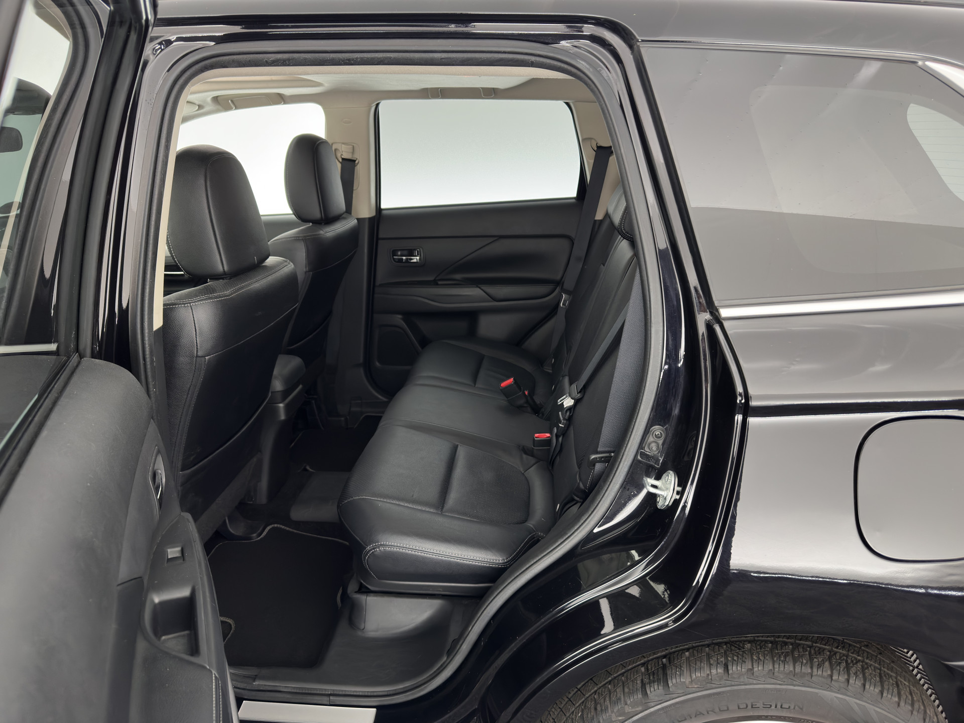 Mitsubishi Outlander 2.0 PHEV Instyle+ (Plug-In) Aut.* FULL-LEATHER | XENON | NAVI-FULLMAP | KEYLESS | CAMERA | HEATED-COMFORTSEATS | ECC | SHIFT-PADDELS | PDC | CRUISE | DAB | TOWBAR | PRIVACY-GLASS | LANE-ASSIST | 18'' ALU*