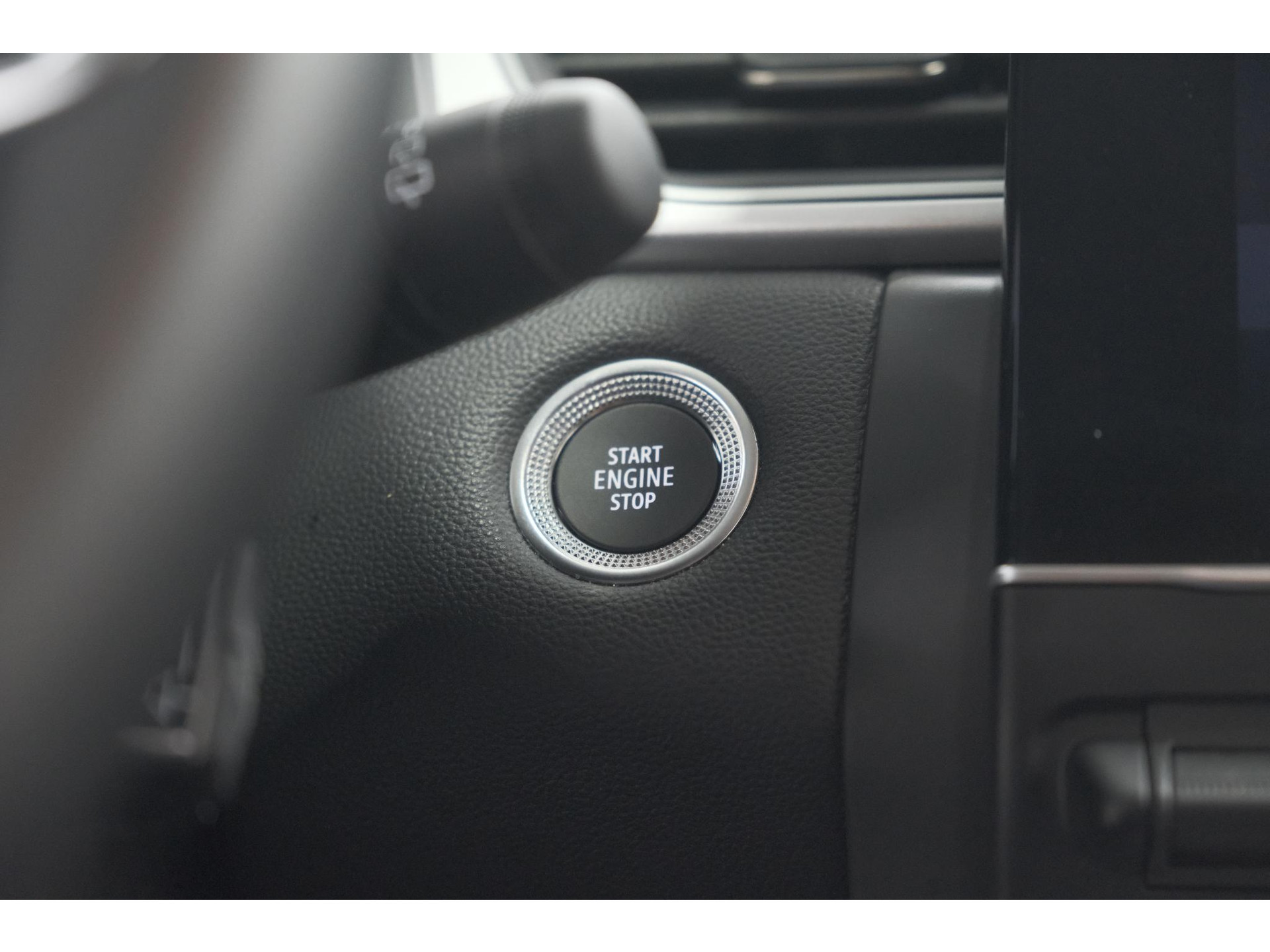 Renault Captur Mild Hybrid 140 EDC Techno | Trekhaak | 360 Camera | 9.3 Inch Grootscherm | Apple Carplay | Parkeersensoren