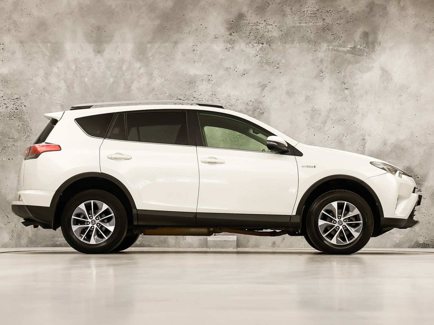Toyota RAV4 2.5 Hybrid Executive Sport 197Pk Automaat (CAMERA, KEYLESS, GETINT GLAS, SPORTSTOELEN, ELEK PAKKET, NIEUWE APK, NIEUWSTAAT)