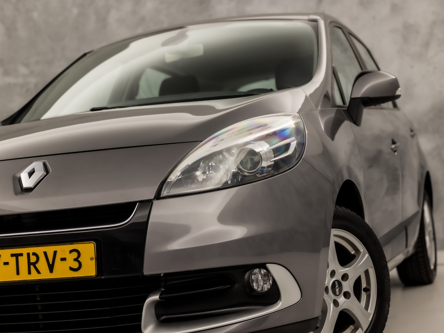 Renault Scénic 1.6 Sport (NAVIGATIE, AIRCO, CRUISE, TREKHAAK, SPORTSTOELEN, NIEUWE APK, NIEUWSTAAT)