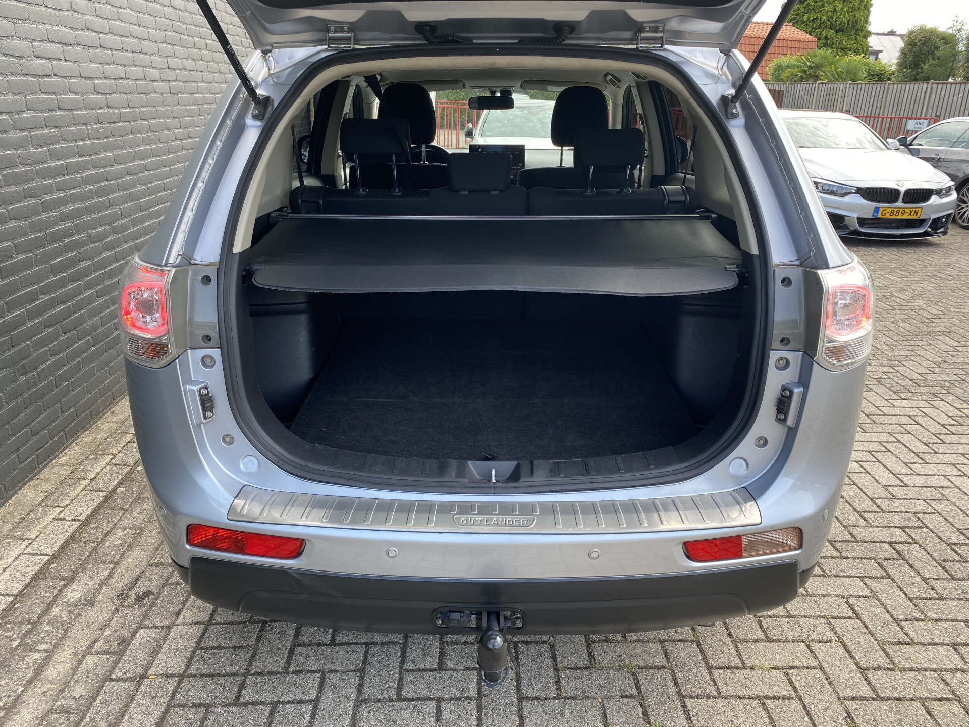 Mitsubishi Outlander 2.0 Intense 150 pk AUT. | dealer onderh. | lichtmetaal 18 inch | trekhaak | cruise control | apple carplay - android