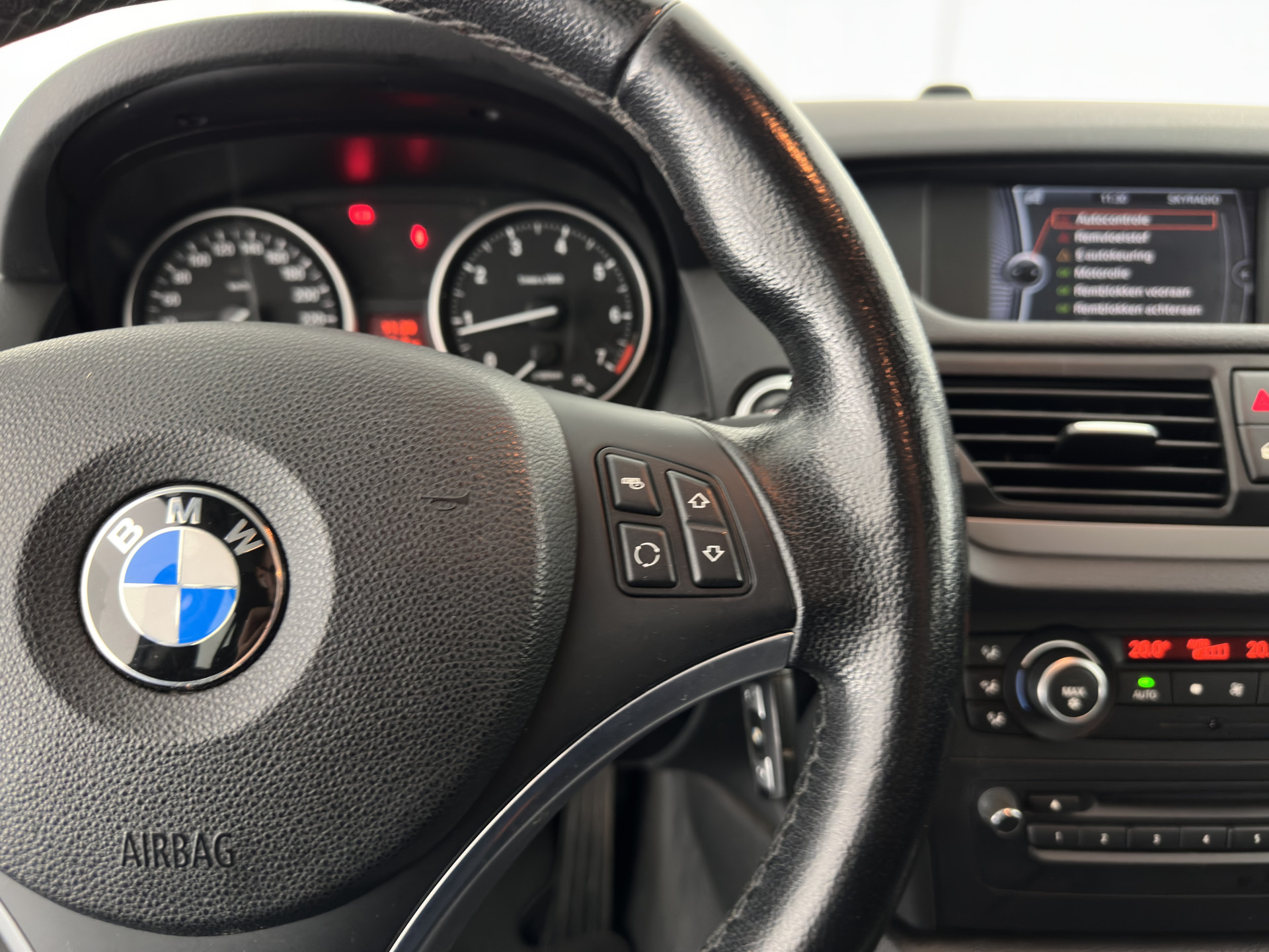 BMW X1 sDrive18i X-Line Executive *NAVI-FULLMAP | COMFORT-SEATS | ECC | PDC | CRUISE | TOWBAR | 18''ALU*